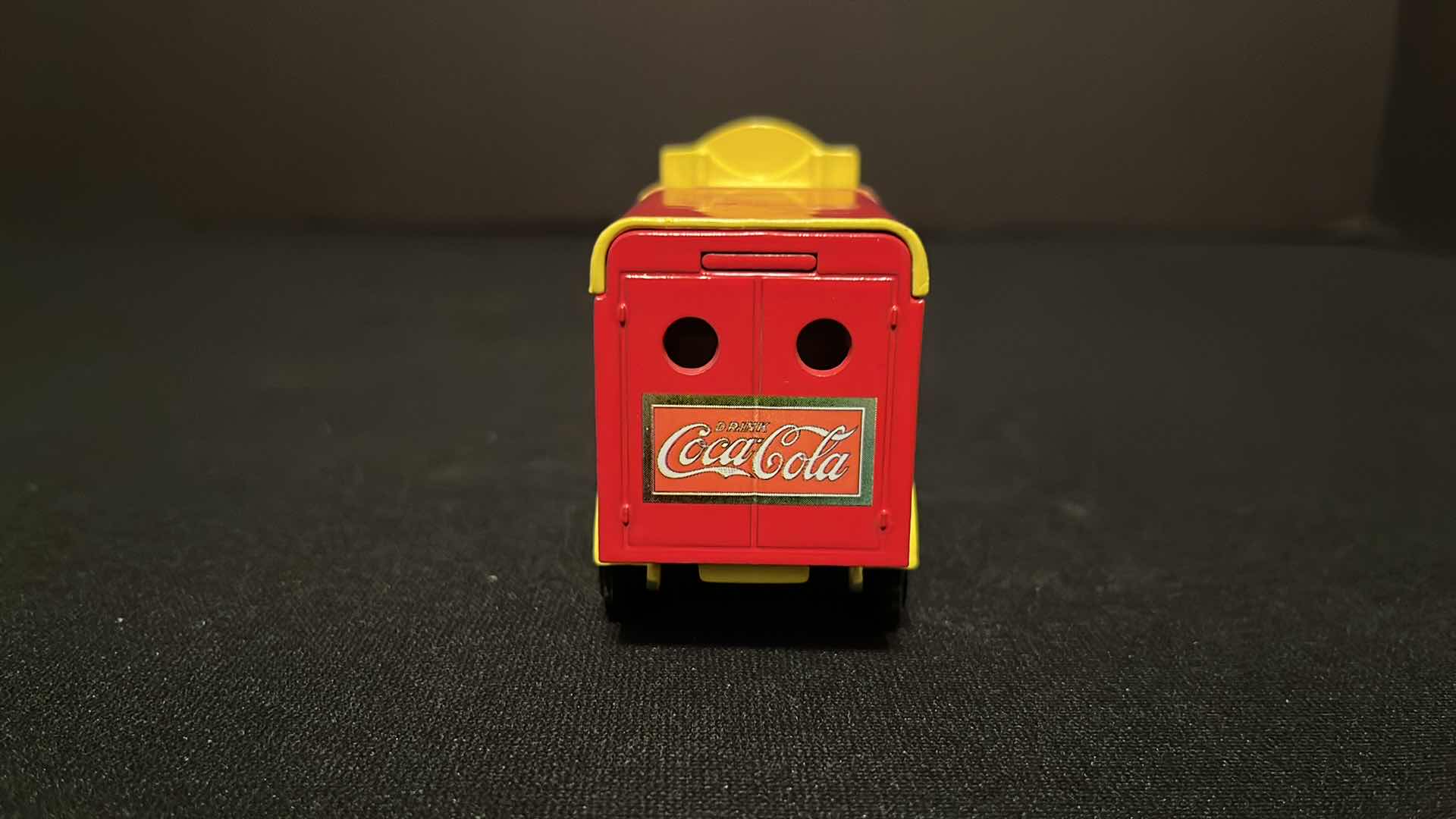 Photo 1 of COCA-COLA MATCHBOX COLLECTIBLES MODELS OF YESTERYEAR 1929 MORRIS LIGHT VAN, W COA, 1995 (MODEL YYM96508)