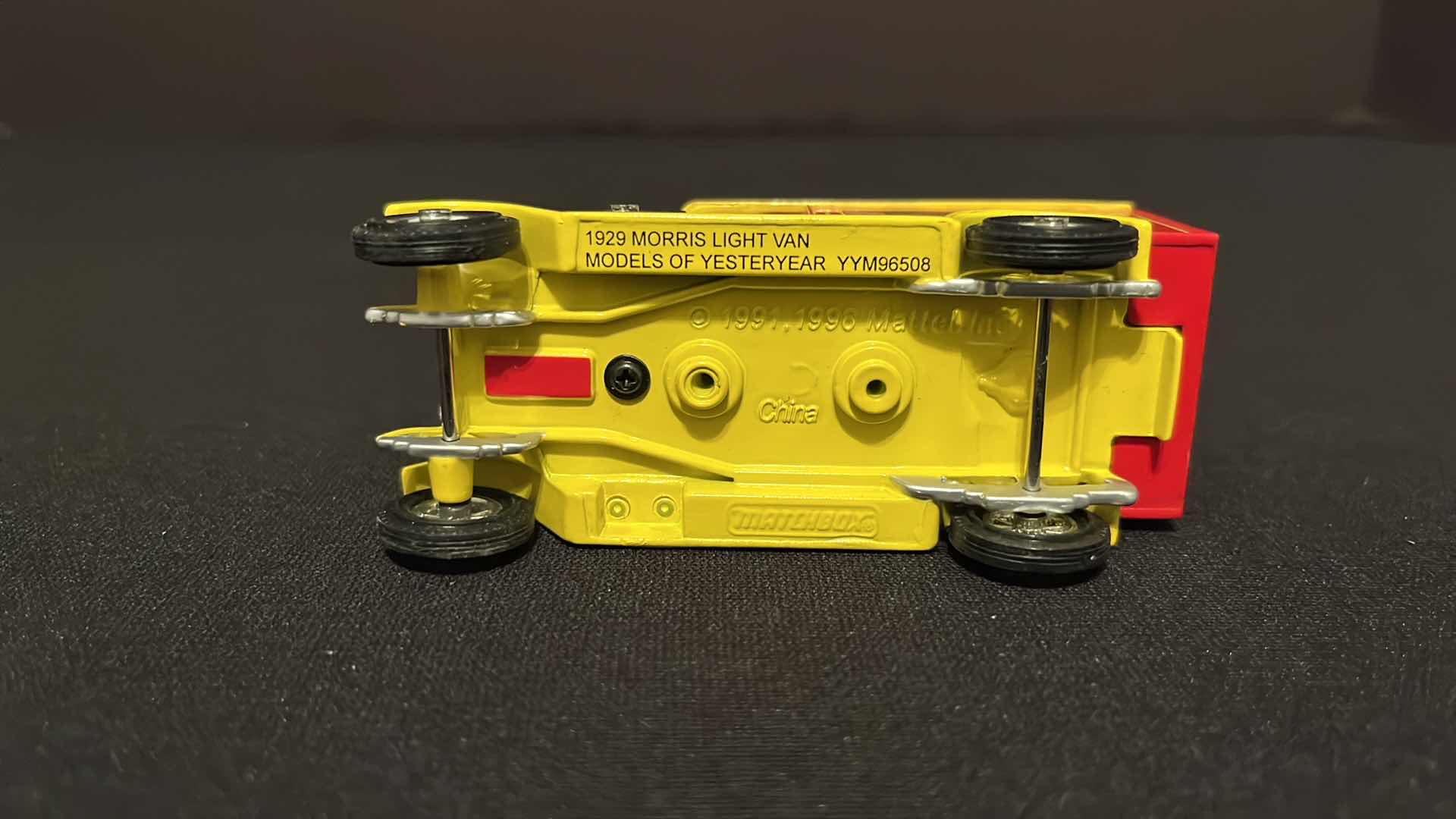 Photo 1 of COCA-COLA MATCHBOX COLLECTIBLES MODELS OF YESTERYEAR 1929 MORRIS LIGHT VAN, W COA, 1995 (MODEL YYM96508)