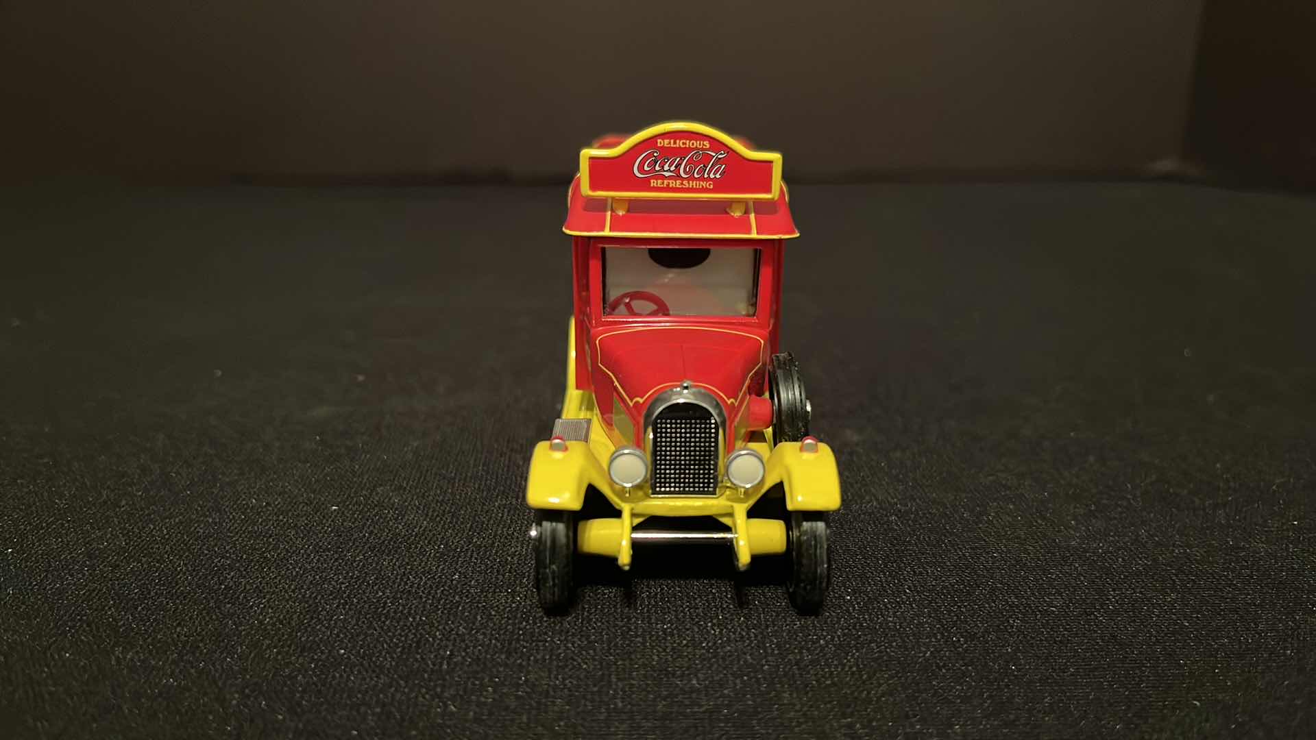 Photo 1 of COCA-COLA MATCHBOX COLLECTIBLES MODELS OF YESTERYEAR 1929 MORRIS LIGHT VAN, W COA, 1995 (MODEL YYM96508)