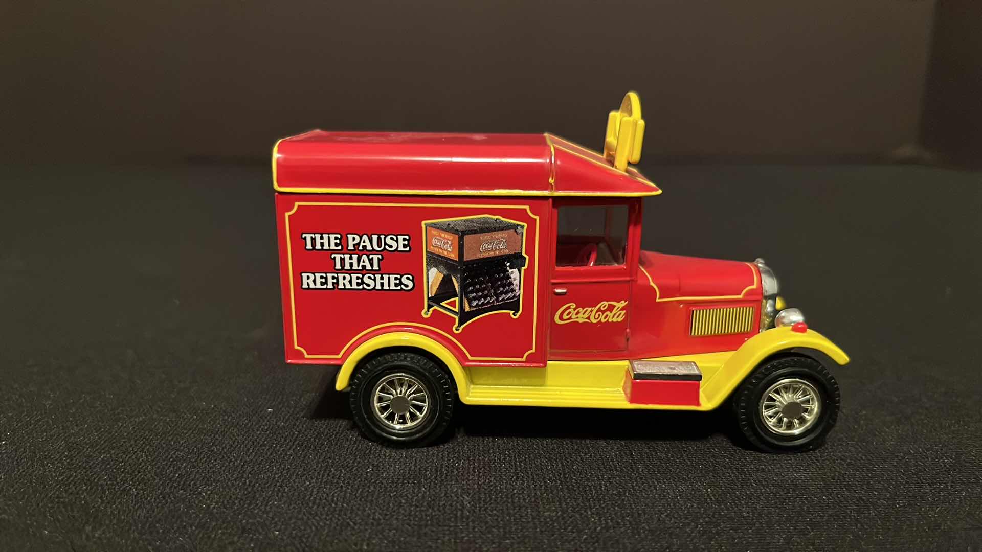 Photo 1 of COCA-COLA MATCHBOX COLLECTIBLES MODELS OF YESTERYEAR 1929 MORRIS LIGHT VAN, W COA, 1995 (MODEL YYM96508)