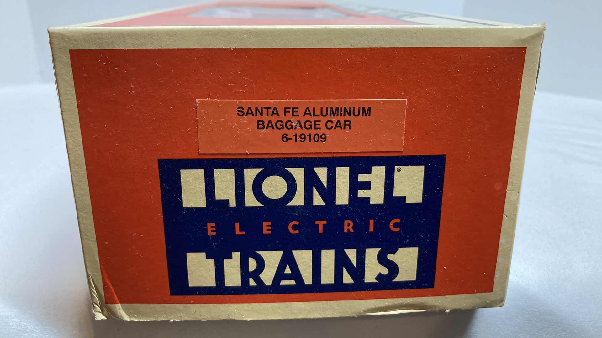 Photo 1 of LIONEL ELECTRIC TRAINS SANTA FE ALUMINUM BAGGAGE TRAIN CAR 6-19109