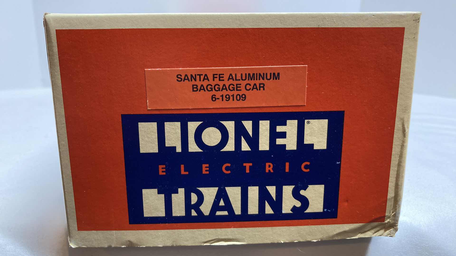 Photo 1 of LIONEL ELECTRIC TRAINS SANTA FE ALUMINUM BAGGAGE TRAIN CAR 6-19109