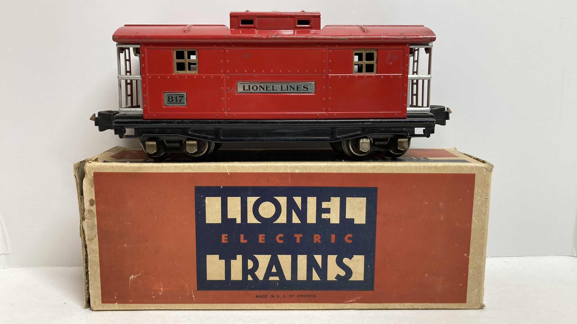 Photo 1 of LIONEL ELECTRIC TRAINS CABOOSE O GAUGE NO.817 TRAIN CAR