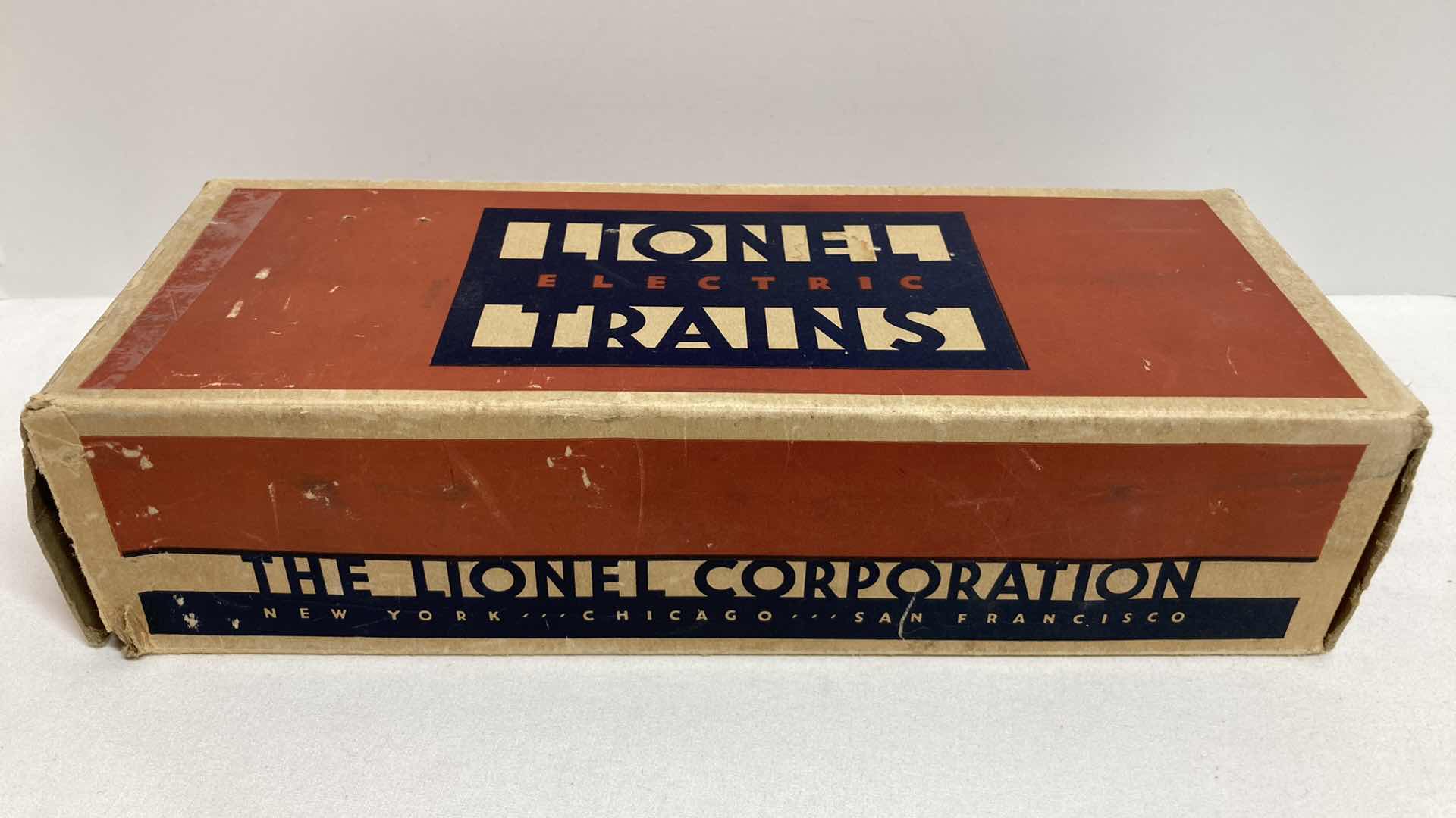 Photo 1 of LIONEL ELECTRIC TRAINS CABOOSE O GAUGE NO.817 TRAIN CAR