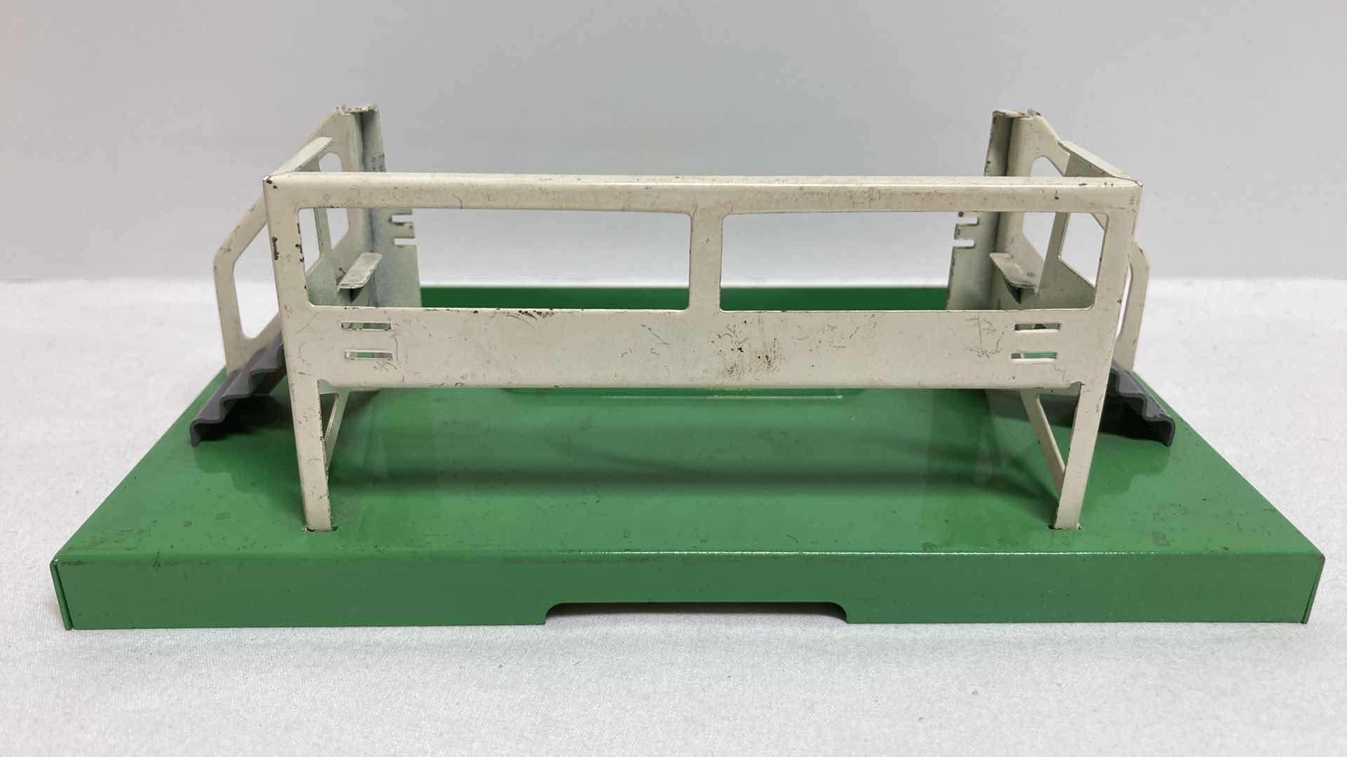 Photo 7 of LIONEL ELECTRIC TRAINS AUTOMATIC MILK CAR W UNLOADING PLATFORM NO.3472