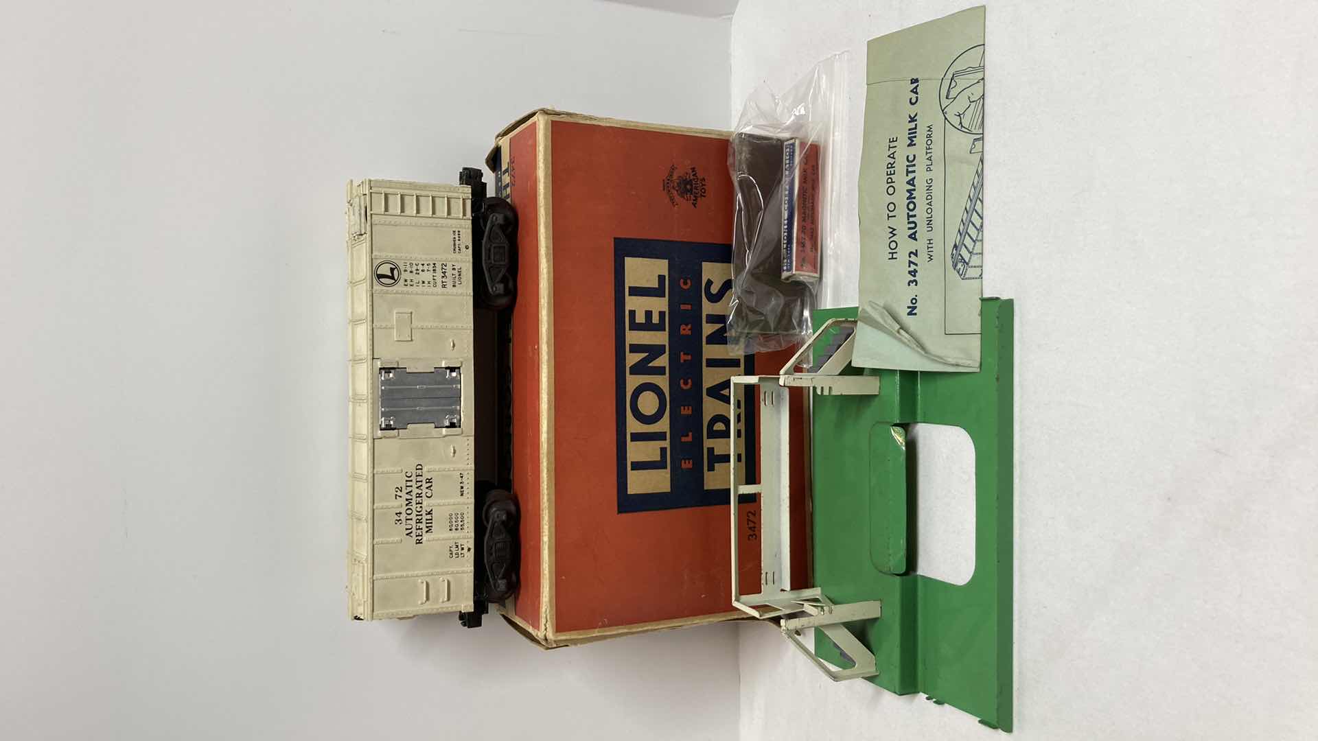 Photo 1 of LIONEL ELECTRIC TRAINS AUTOMATIC MILK CAR W UNLOADING PLATFORM NO.3472