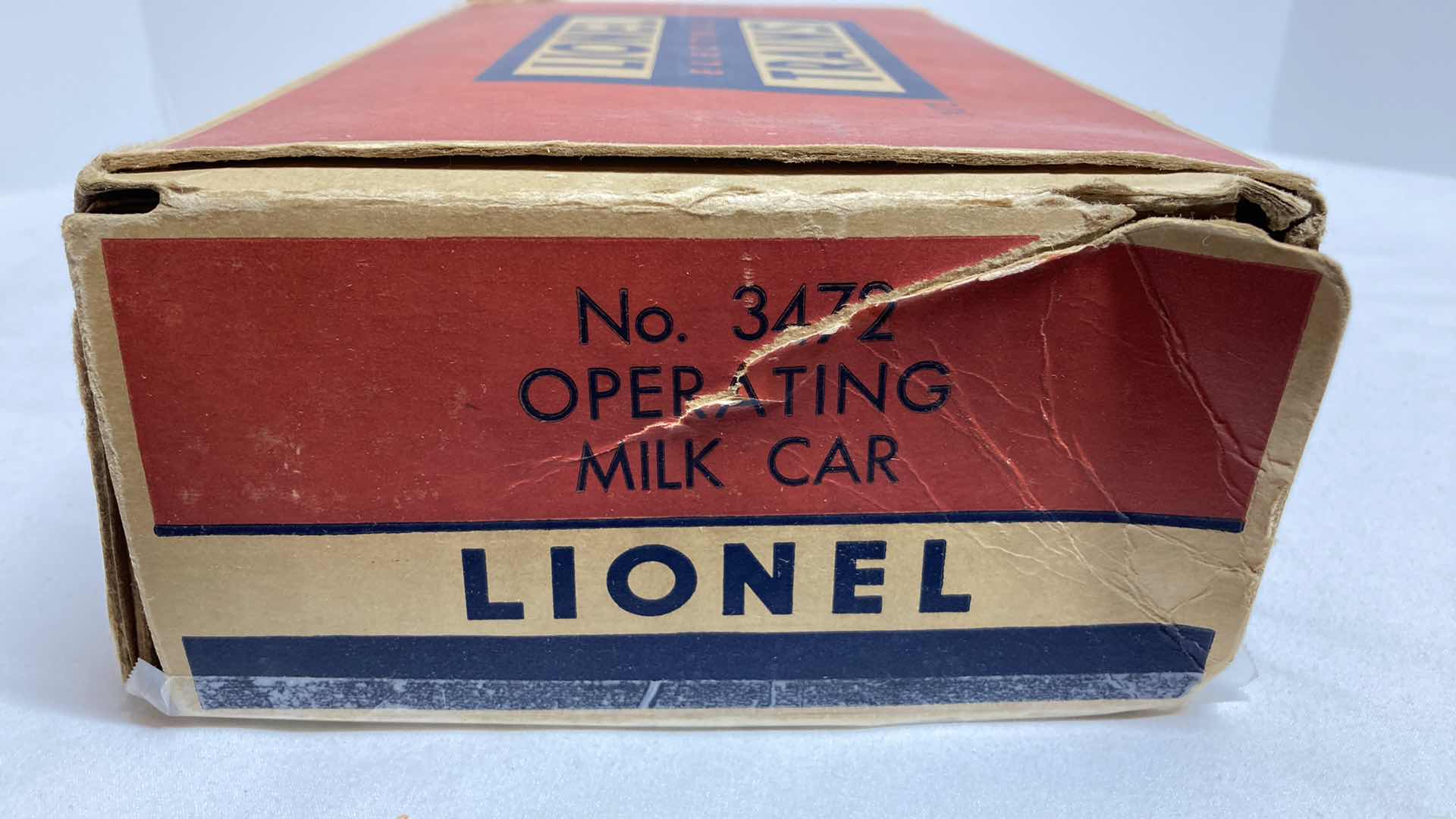 Photo 13 of LIONEL ELECTRIC TRAINS AUTOMATIC MILK CAR W UNLOADING PLATFORM NO.3472