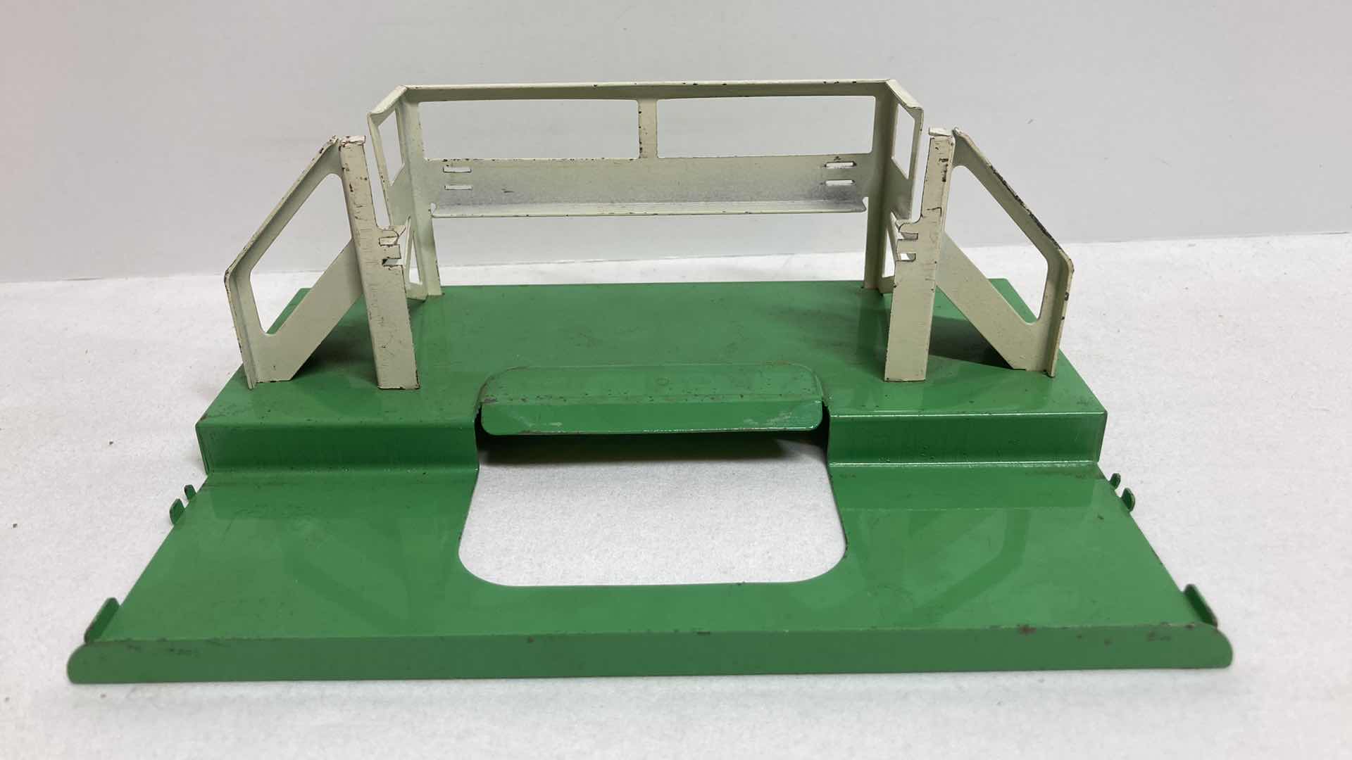 Photo 5 of LIONEL ELECTRIC TRAINS AUTOMATIC MILK CAR W UNLOADING PLATFORM NO.3472