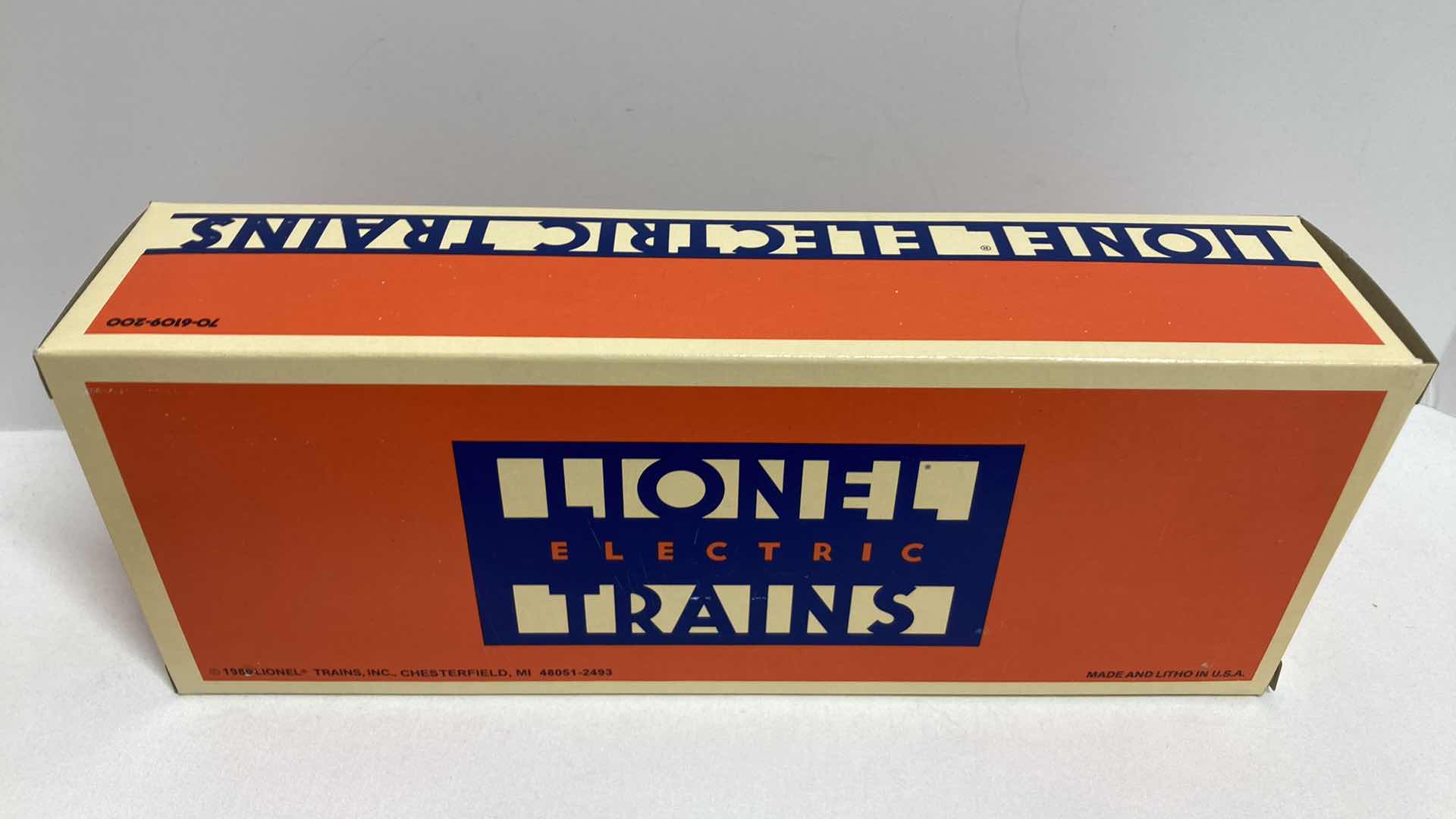 View 4 of LIONEL ELECTRIC TRAINS T.T.O.S 1995 CONVERSATION 6-52057 BOX CAR
