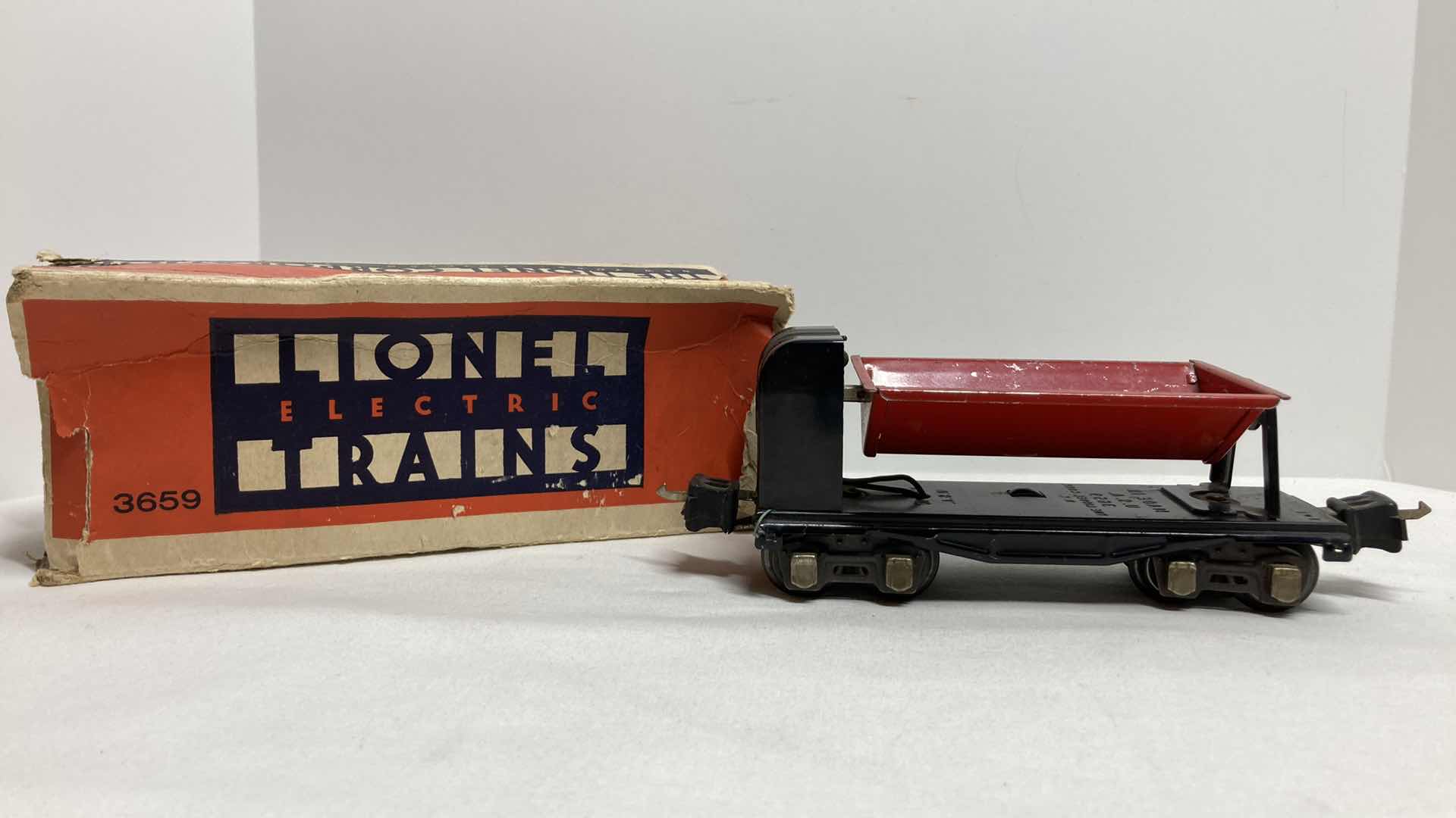 View 1 of LIONEL ELECTRIC TRAINS 027 & O GAUGE REMOTE CONTROL DUMP CAR 3659