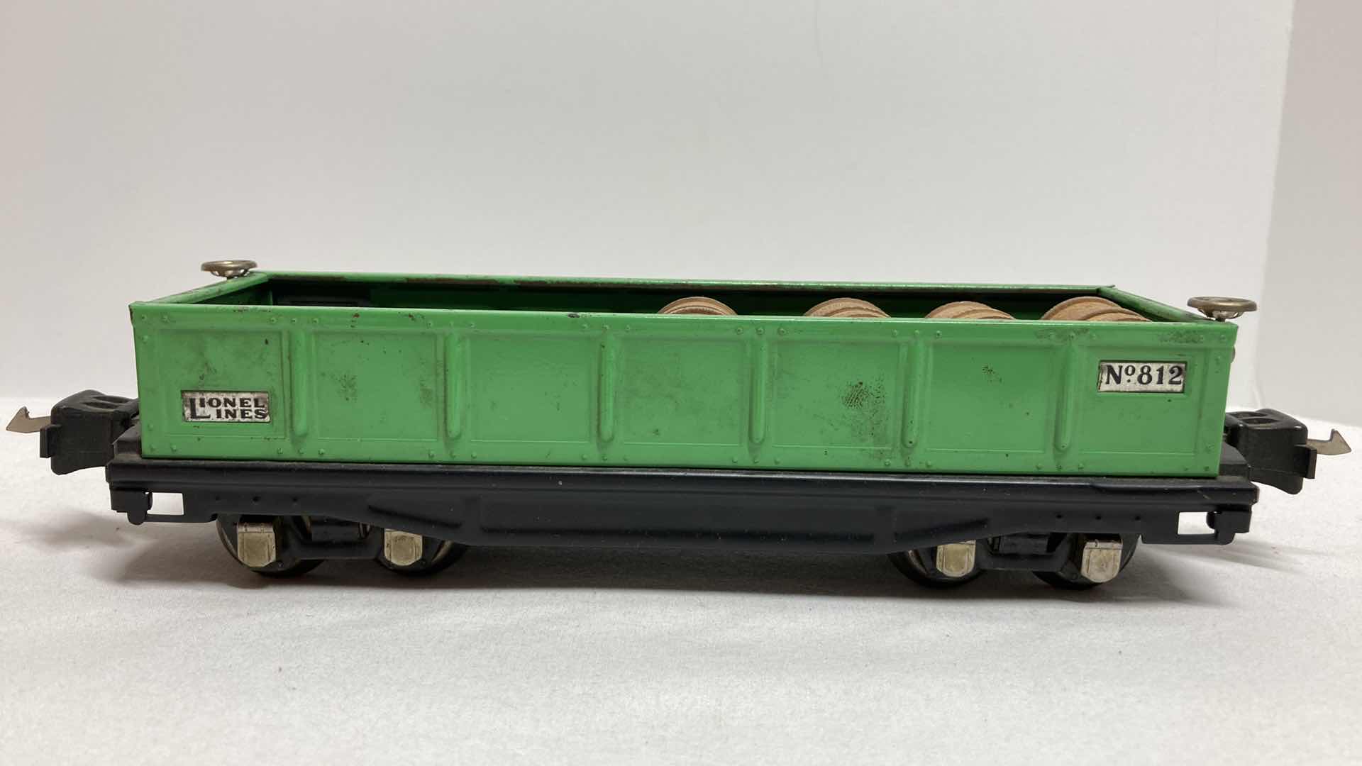 Photo 1 of LIONEL ELECTRIC TRAINS O GAUGE GONDOLA CAR 812