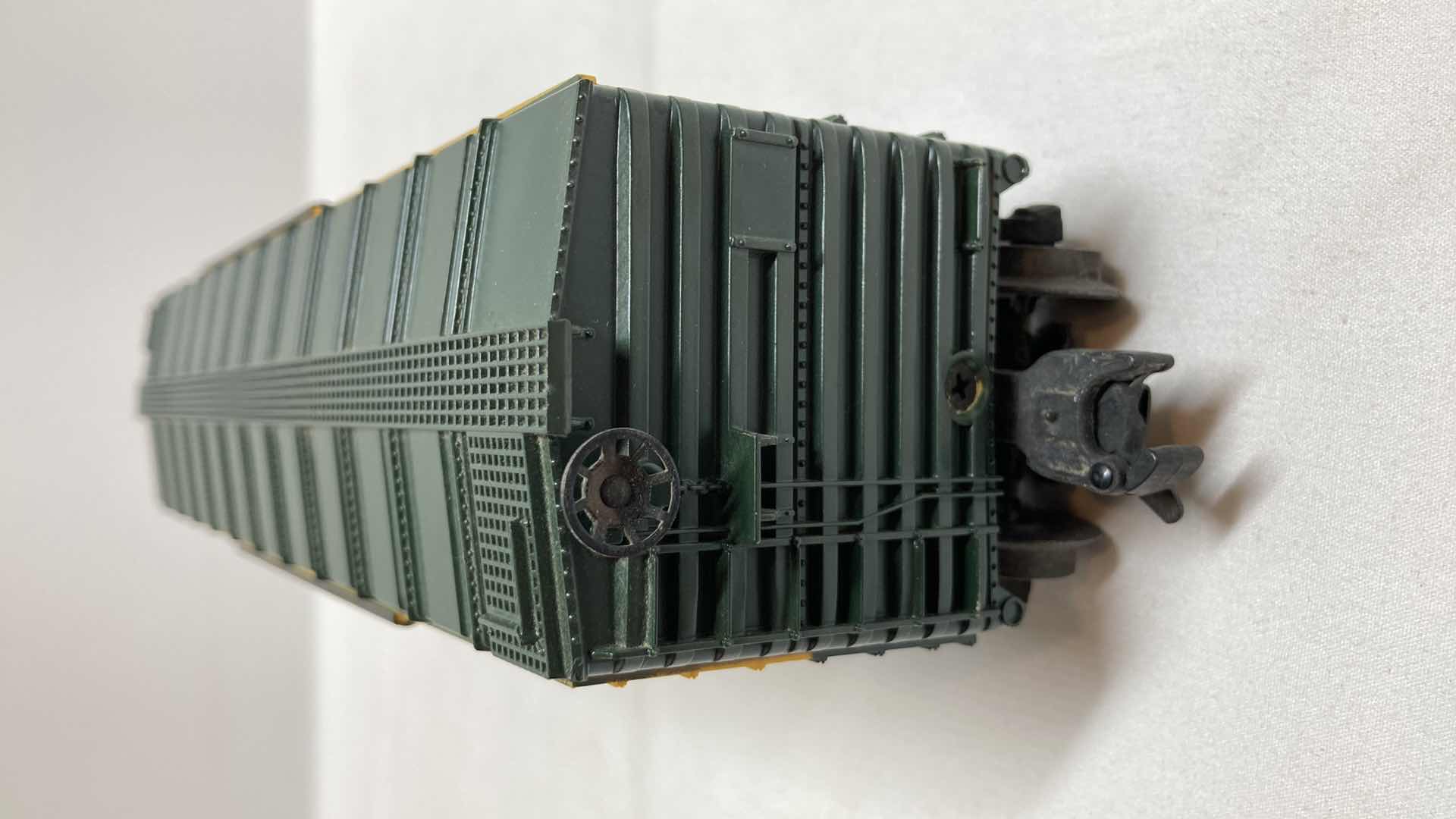 Photo 1 of LIONEL ELECTRIC TRAINS RUTLAND BOX CAR 6464-300