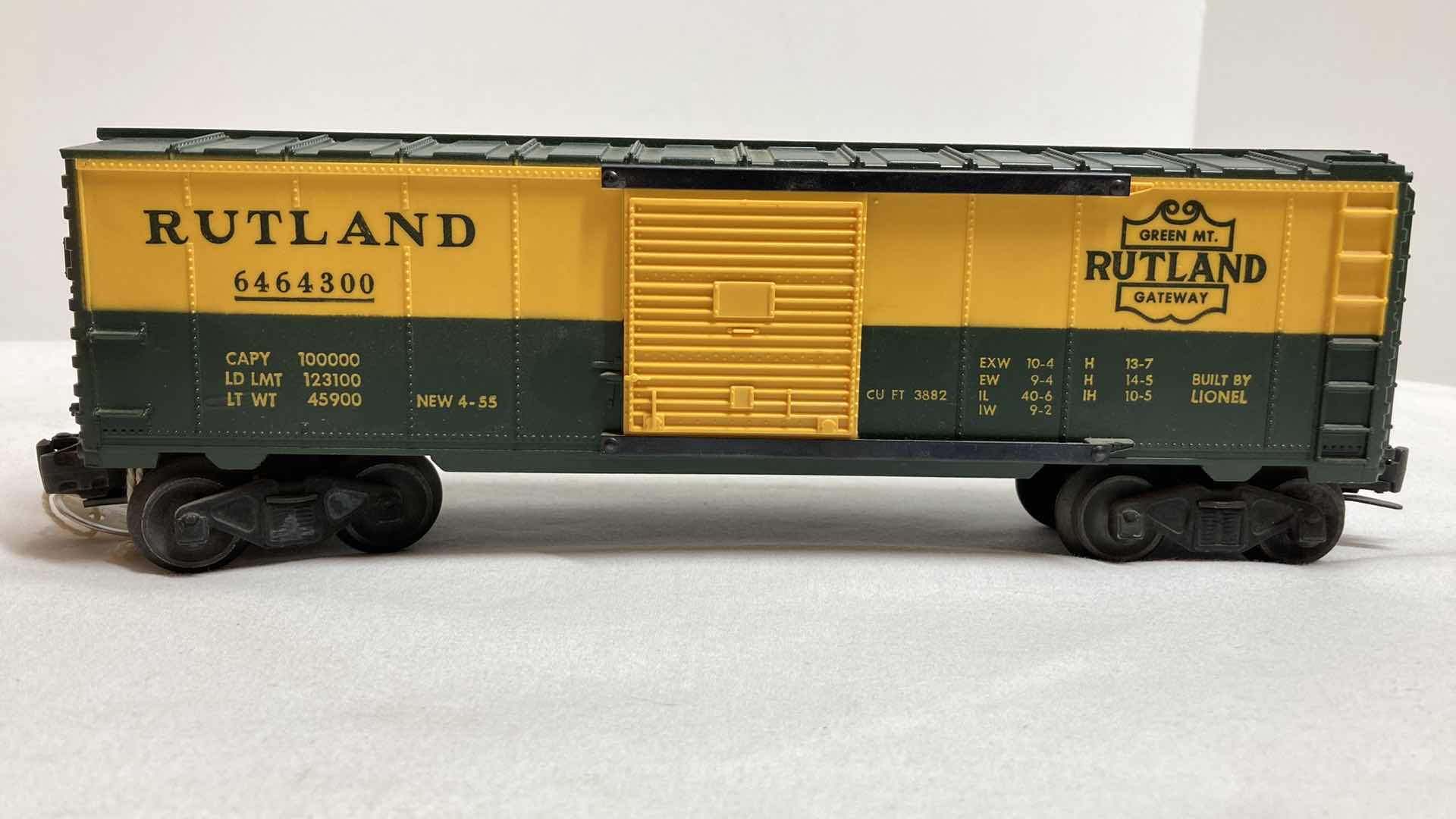 Photo 1 of LIONEL ELECTRIC TRAINS RUTLAND BOX CAR 6464-300