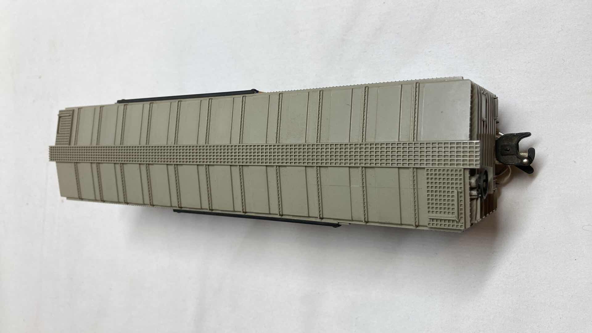 Photo 1 of LIONEL ELECTRIC TRAINS MISSOURI PACIFIC BOX CAR 6464-150