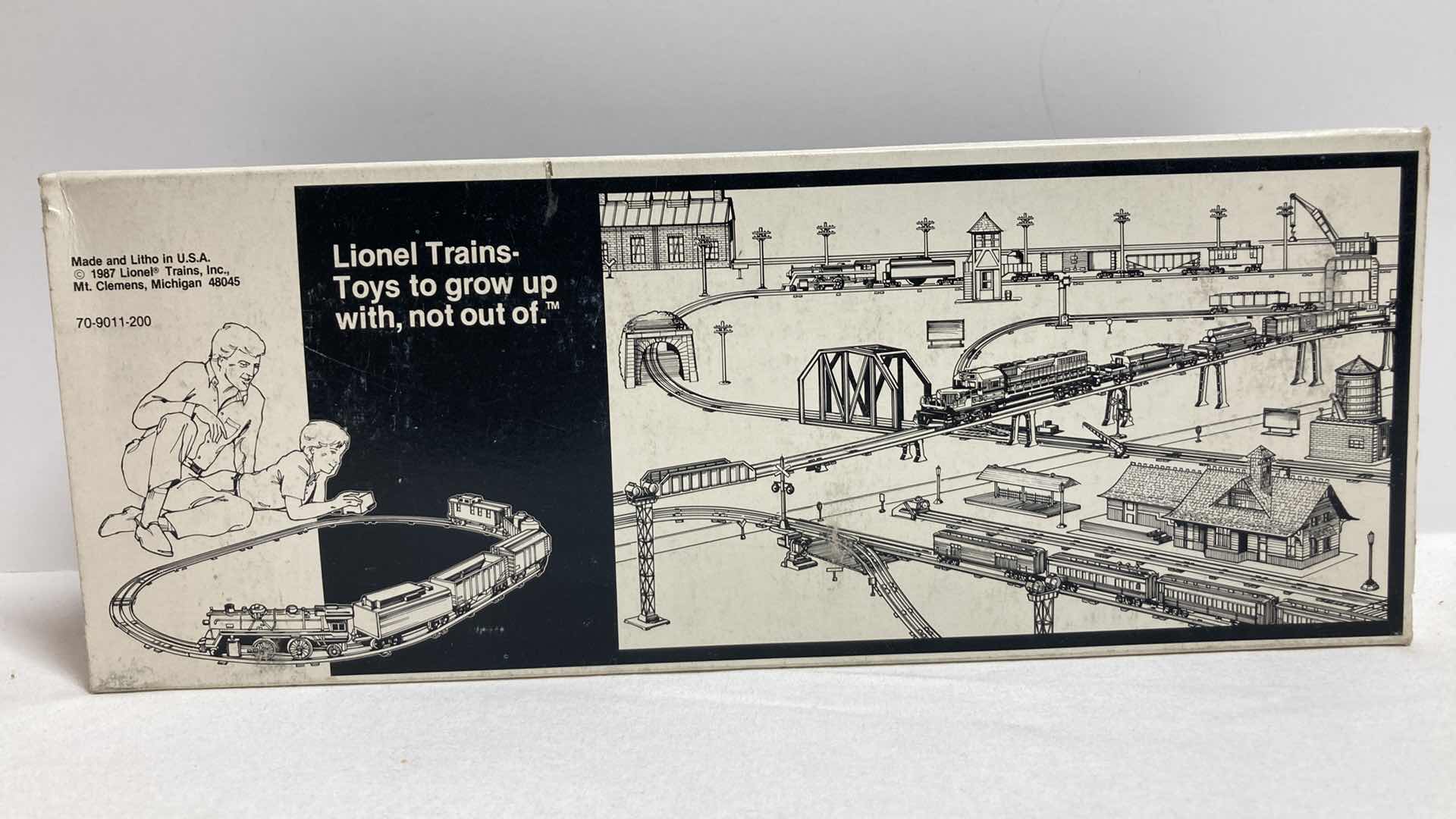 Photo 6 of LIONEL CHICAGO & NORTHWESTERN BOX CAR W ETD 6-16617