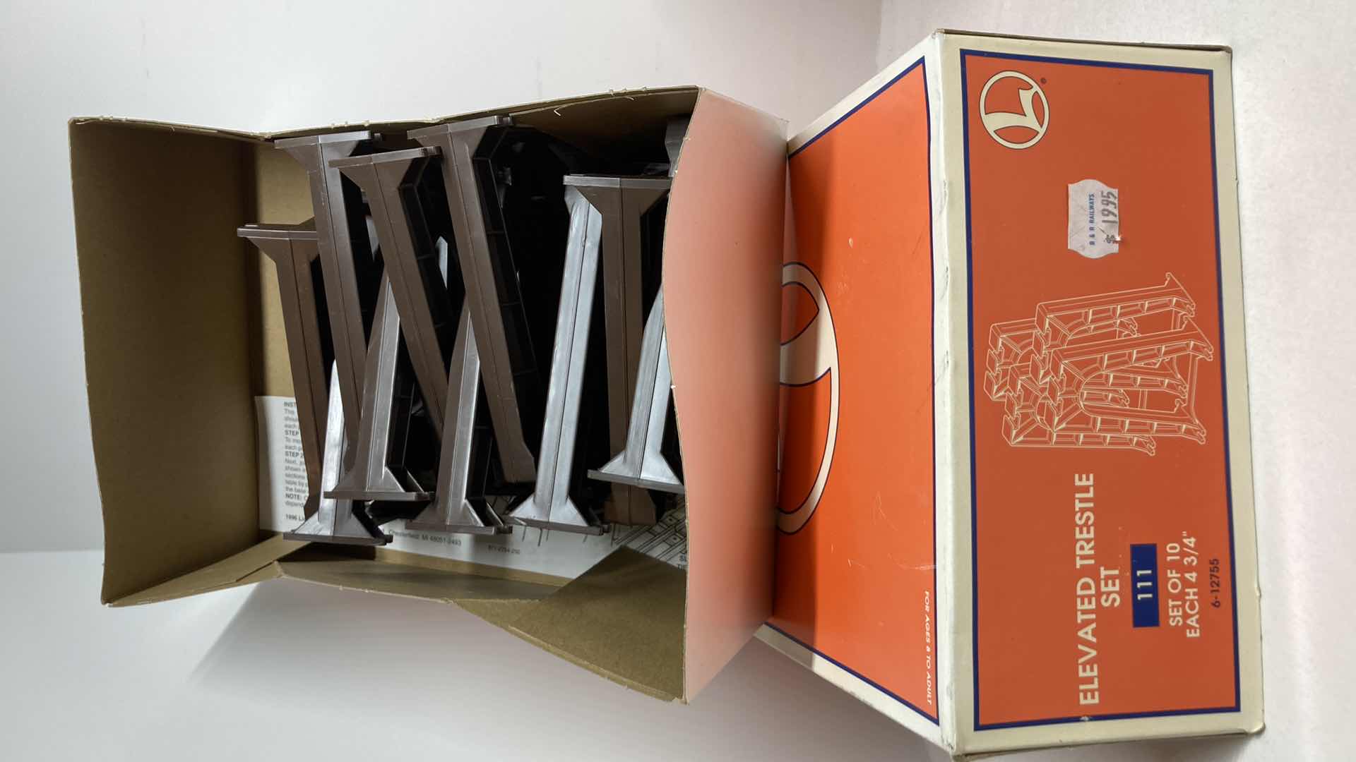 Photo 1 of LIONEL ELEVATED TRESTLE SET 6-12755 (2) & CLASSIC BILLBOARD SET 6-12949