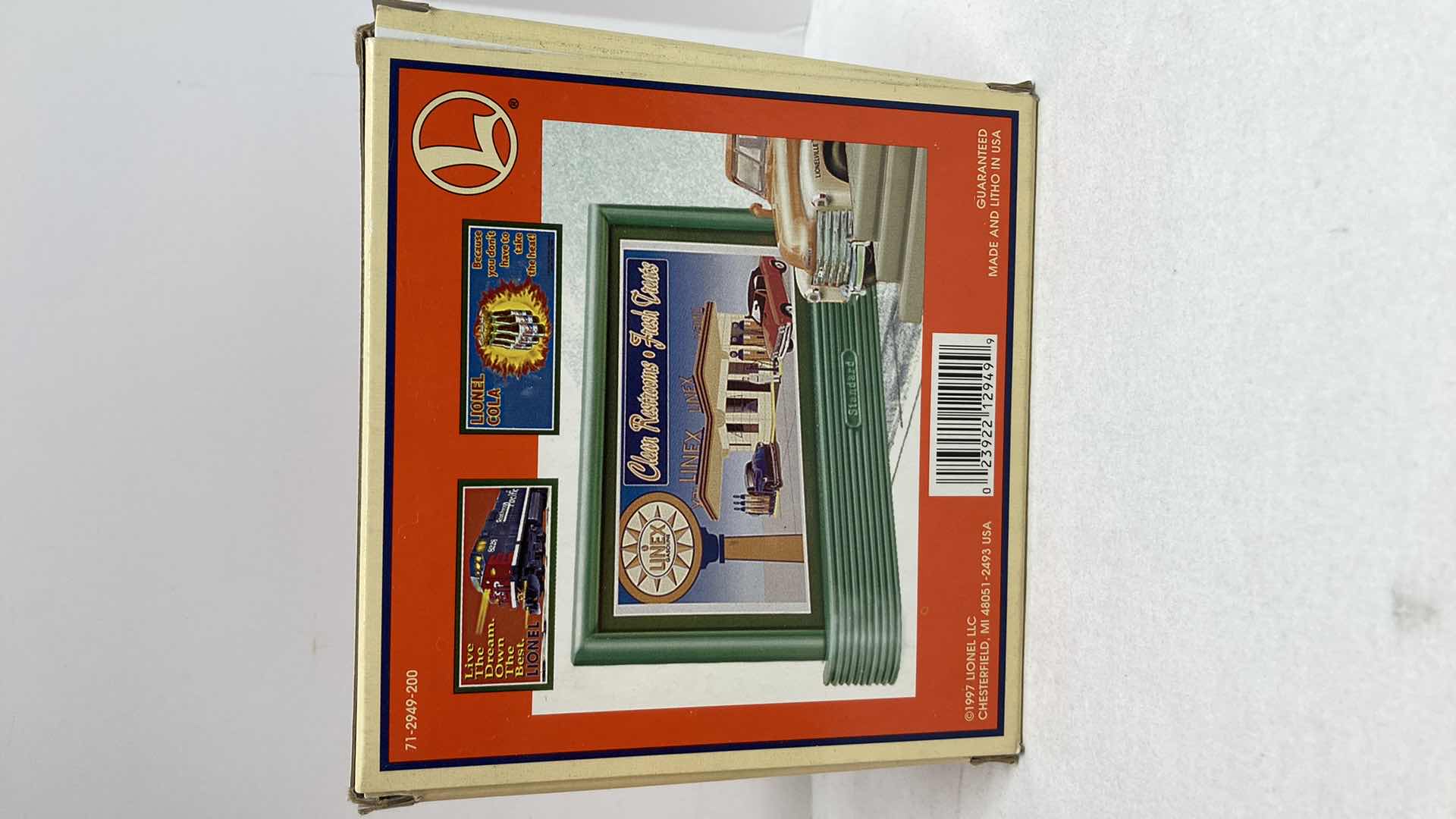 Photo 1 of LIONEL ELEVATED TRESTLE SET 6-12755 (2) & CLASSIC BILLBOARD SET 6-12949