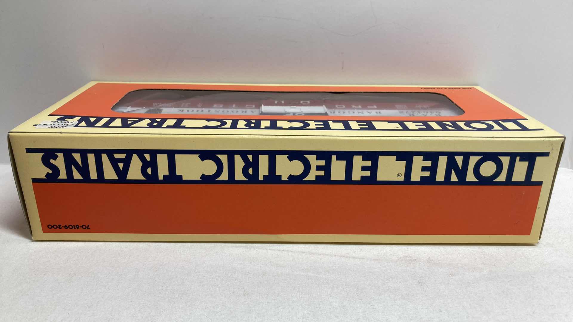 Photo 1 of LIONEL ELECTRIC TRAINS STATE OF MAINE BOX CAR 6-19273