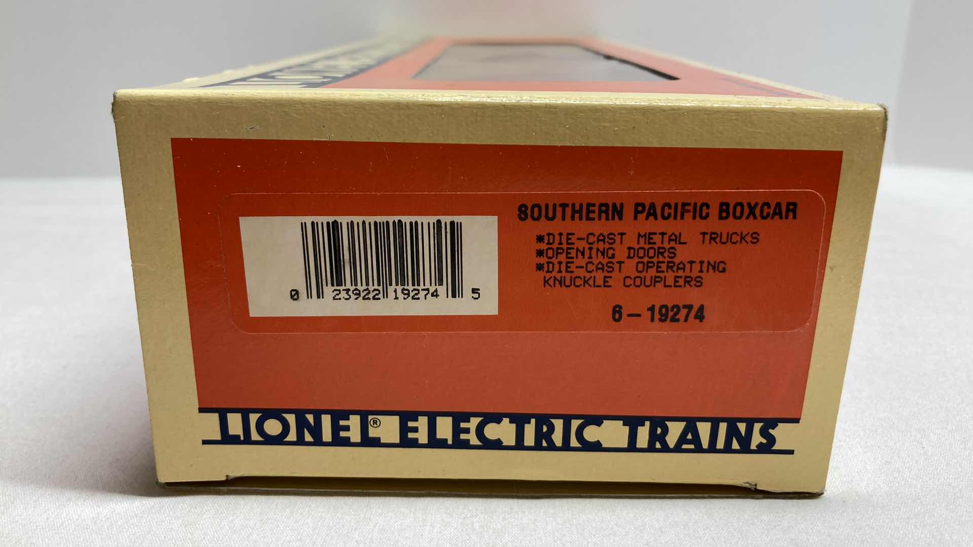Photo 1 of LIONEL ELECTRIC TRAINS SOUTHERN PACIFIC BOX CAR 6-19274