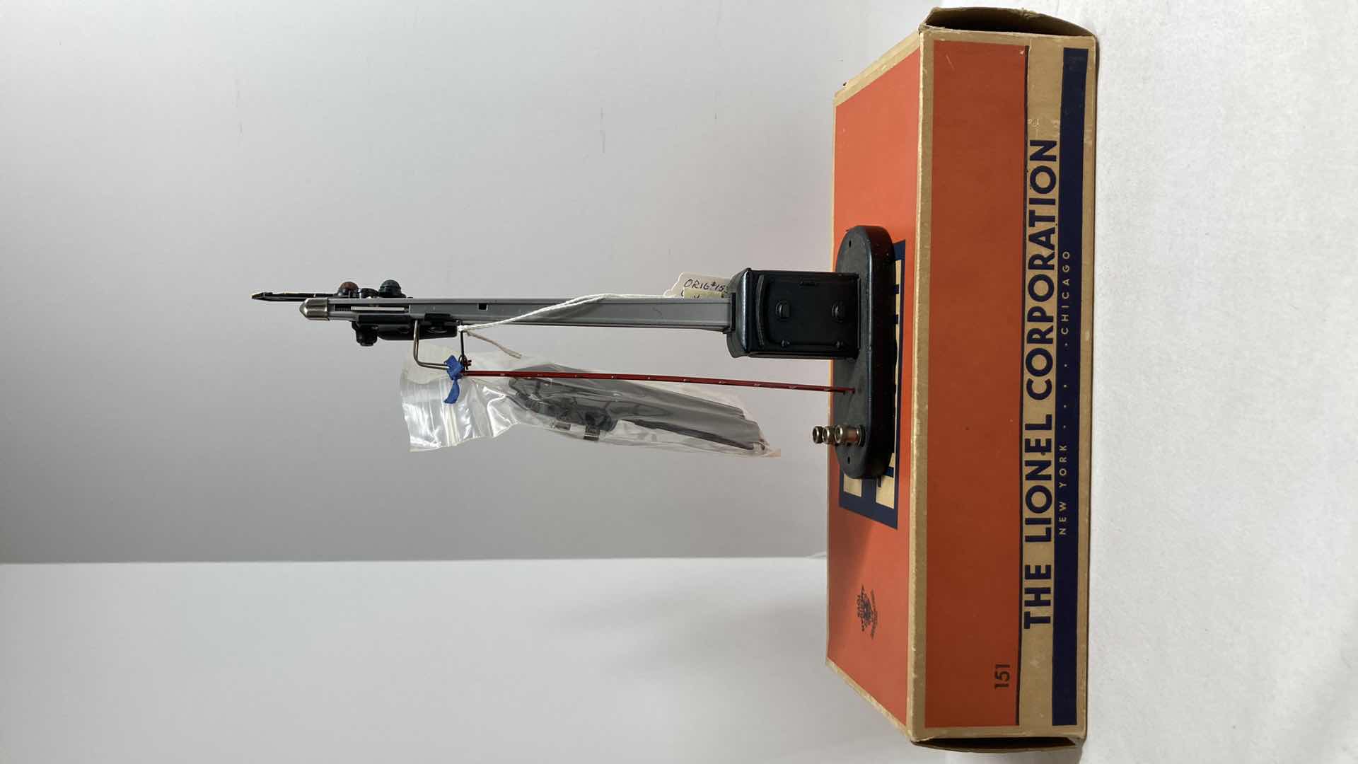 Photo 1 of LIONEL SEMAPHORE 151 & AUTOMATIC ROAD CROSSING SIGNAL 154