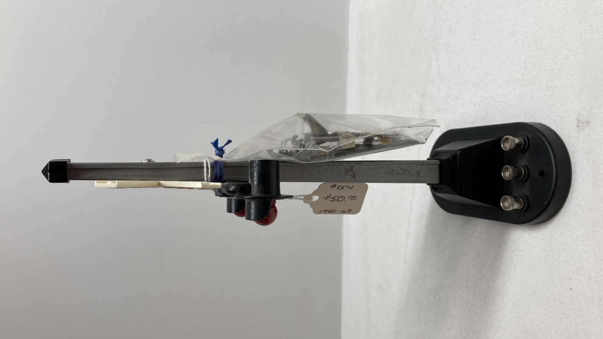 Photo 1 of LIONEL SEMAPHORE 151 & AUTOMATIC ROAD CROSSING SIGNAL 154