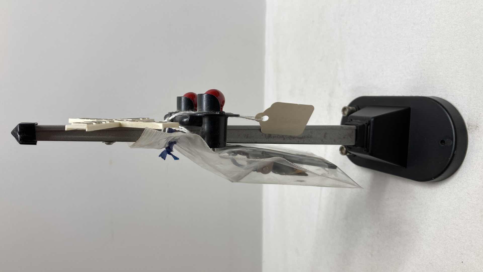 Photo 1 of LIONEL SEMAPHORE 151 & AUTOMATIC ROAD CROSSING SIGNAL 154