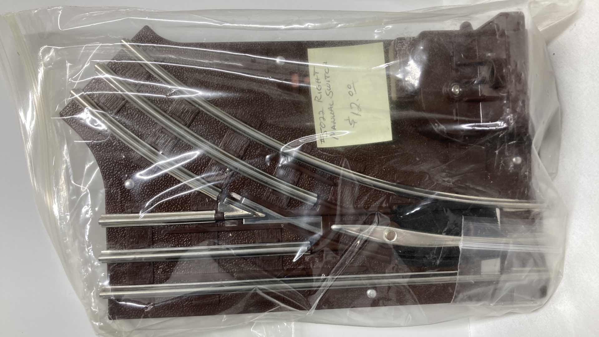 Photo 1 of LIONEL O27 GAUGE RIGHT HAND 6-5022 (1) & LEFT HAND 6-5021 (3) MANUAL CONTROL SWITCHES W REMOTE CONTROL SWITCH 6-5121