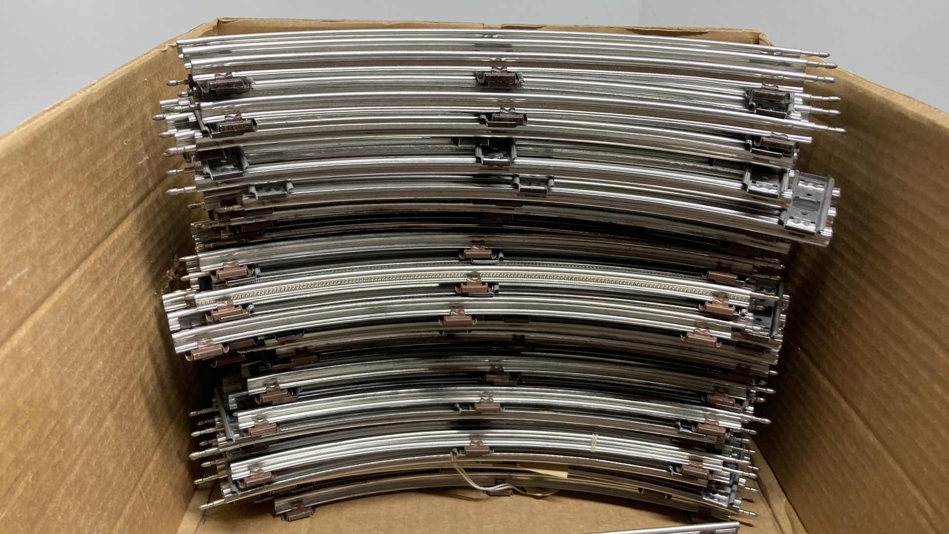 Photo 1 of LIONEL O27 GAUGE CROSSOVER , STRAIGHT & CURVED TRACKS