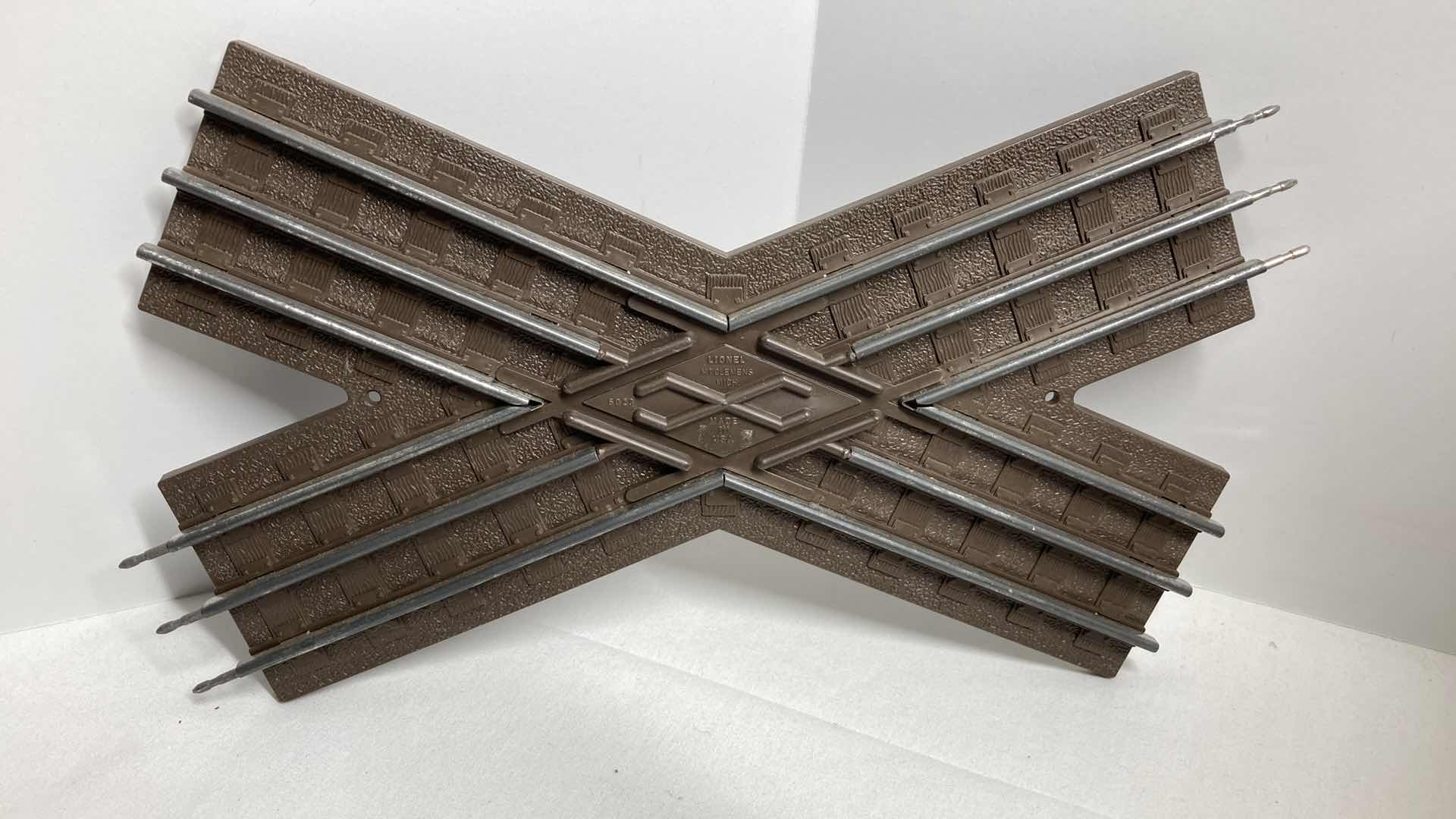 Photo 1 of LIONEL O27 GAUGE CROSSOVER , STRAIGHT & CURVED TRACKS