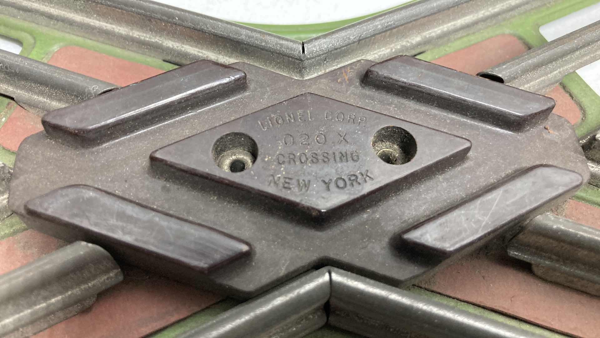 Photo 1 of LIONEL CROSSOVER TRACKS (23)