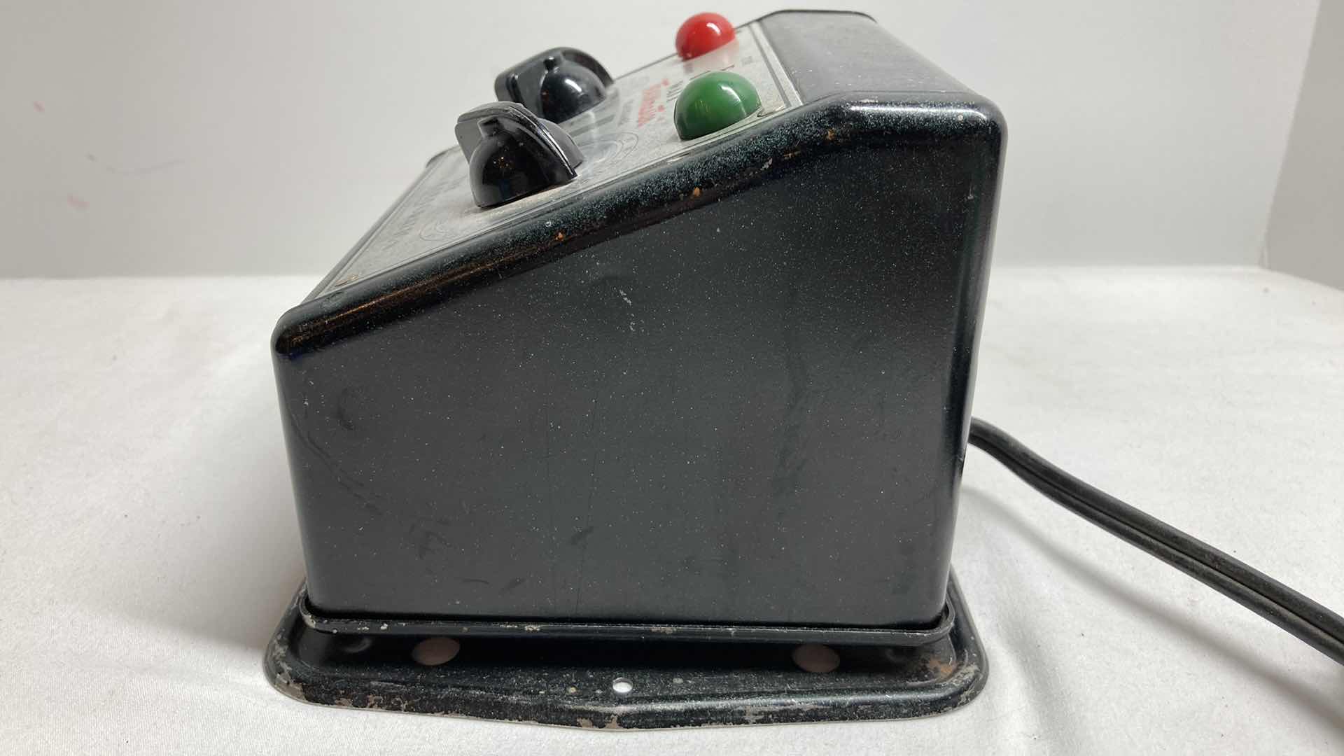 Photo 1 of LIONEL 100 WATT TRAIN MASTER TRANSFORMER TYPE R