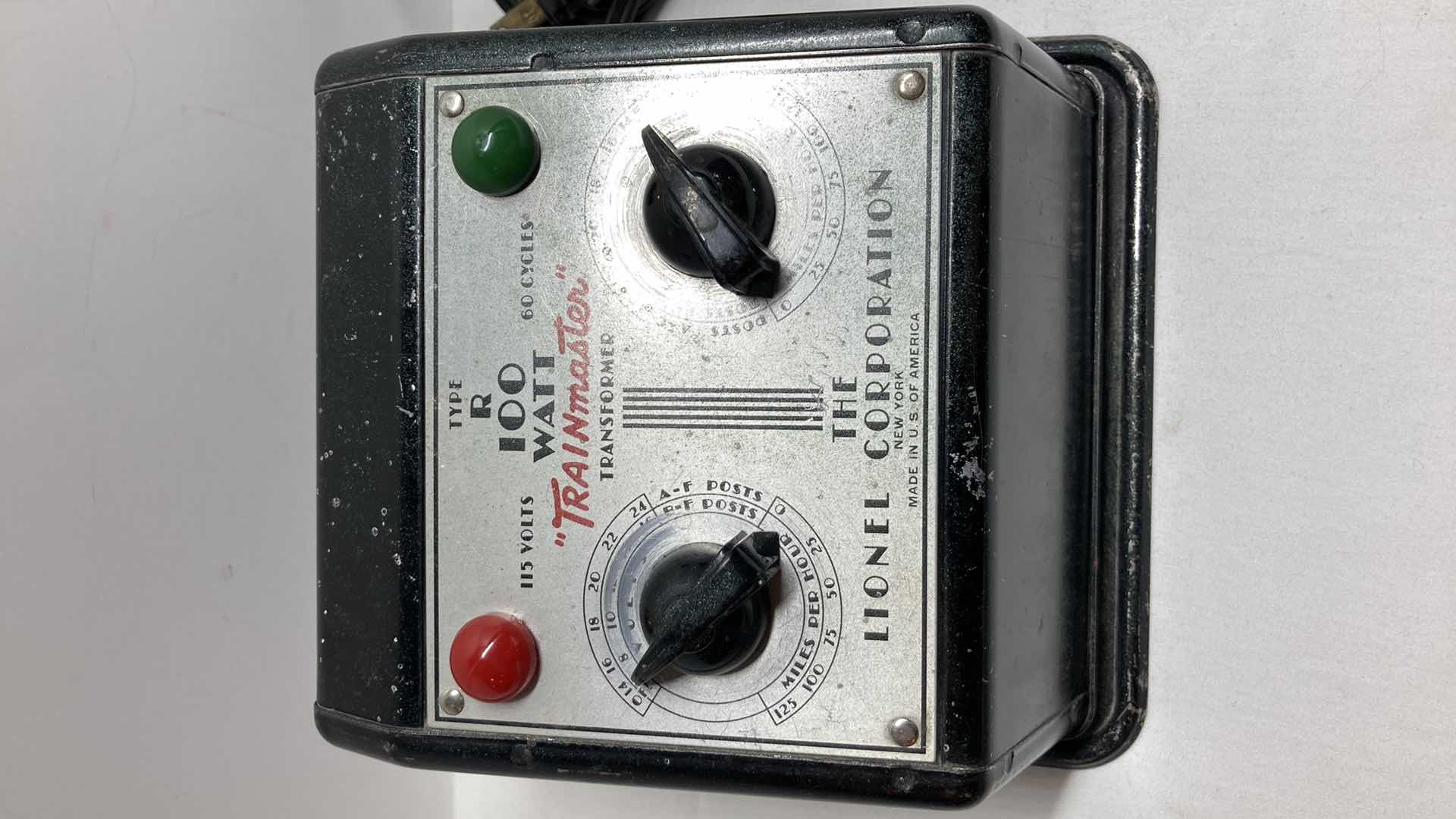 Photo 1 of LIONEL 100 WATT TRAIN MASTER TRANSFORMER TYPE R