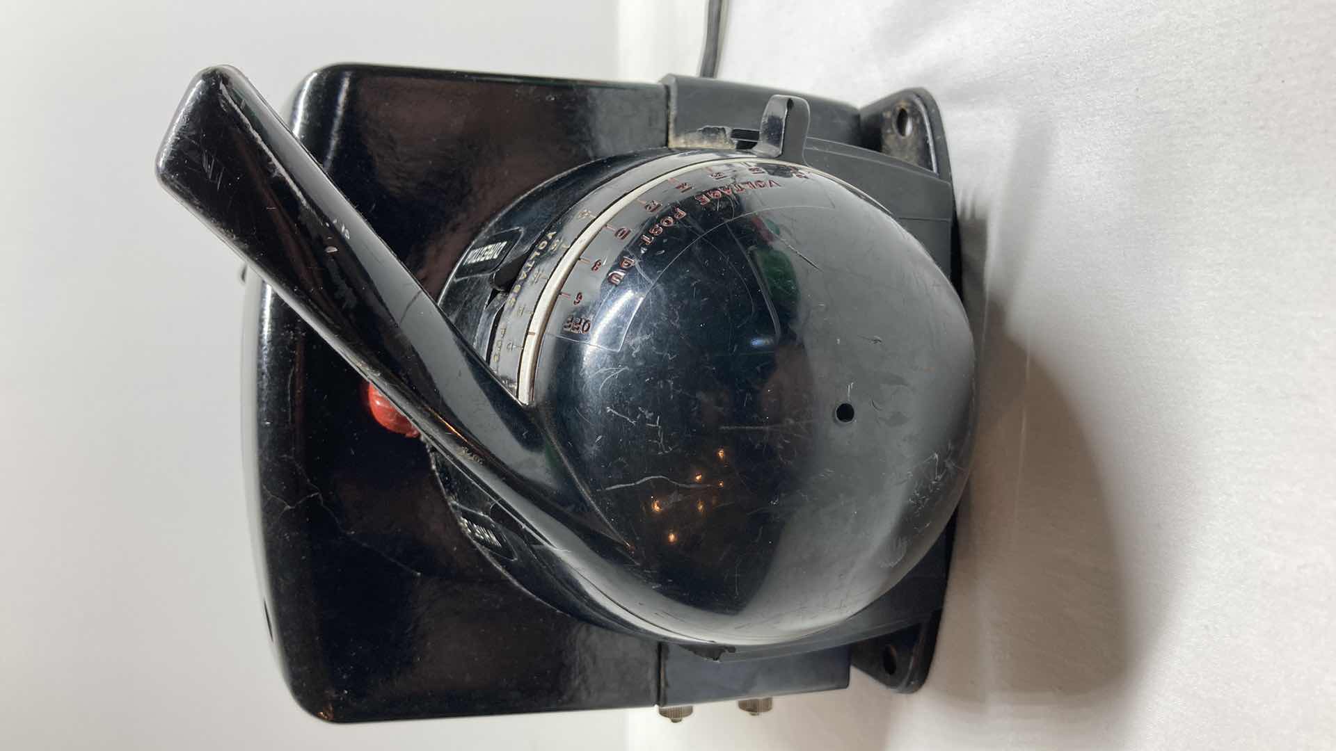 Photo 1 of LIONEL 250 WATT TRAIN MASTER MULTI CONTROL TRANSFORMER TYPE E-ZW