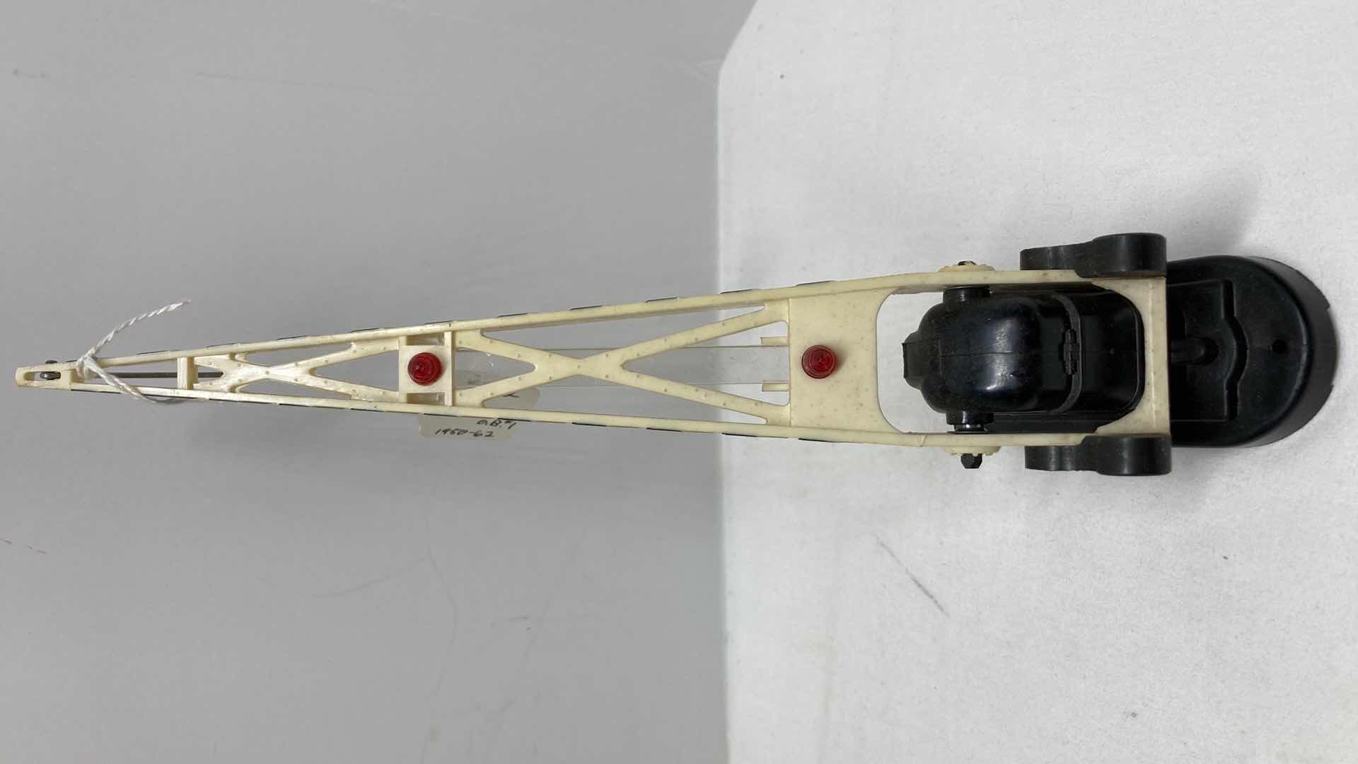 Photo 1 of LIONEL ELECTRIC TRAINS AUTOMATIC CROSSING GATE 252-44