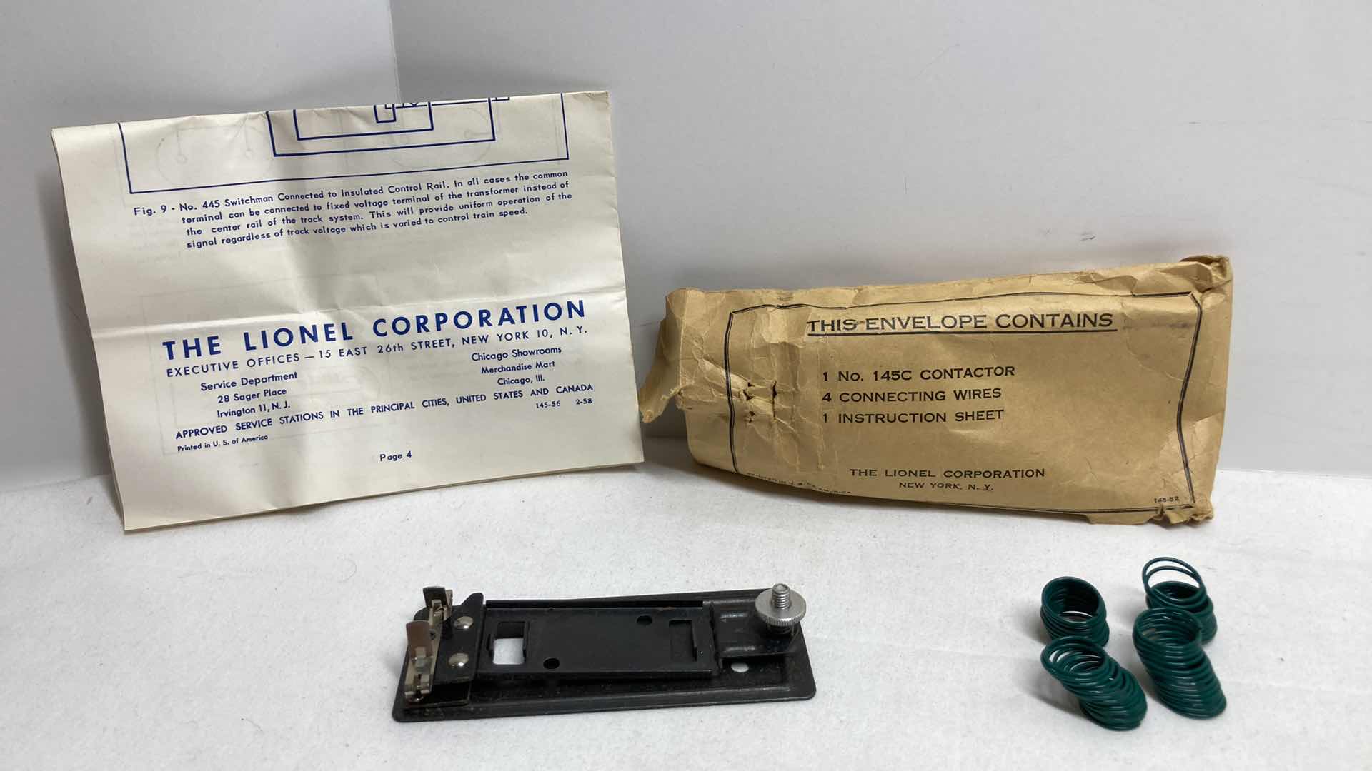 Photo 1 of LIONEL ELECTRIC TRAINS AUTOMATIC CROSSING GATE 252-44