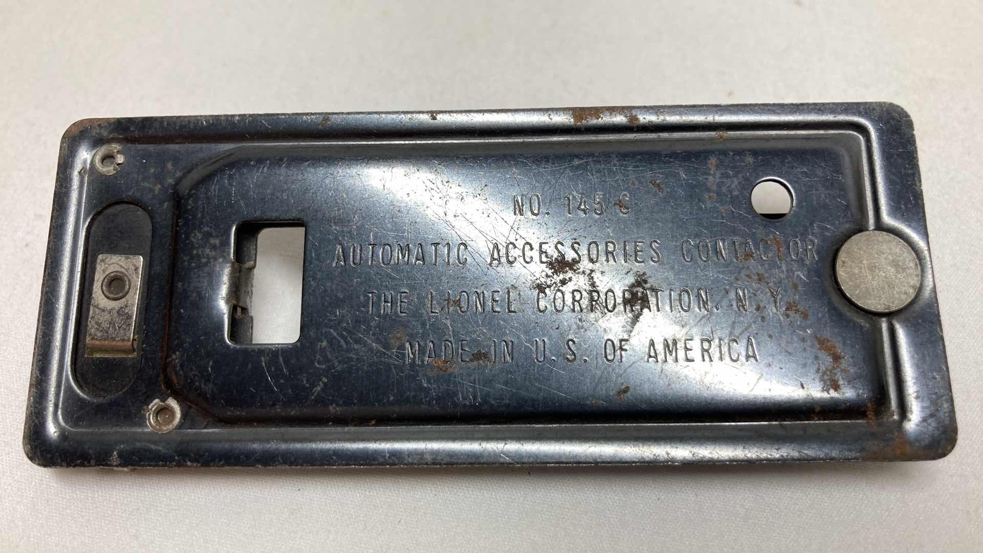 Photo 1 of LIONEL ELECTRIC TRAINS AUTOMATIC CROSSING GATE 252-44