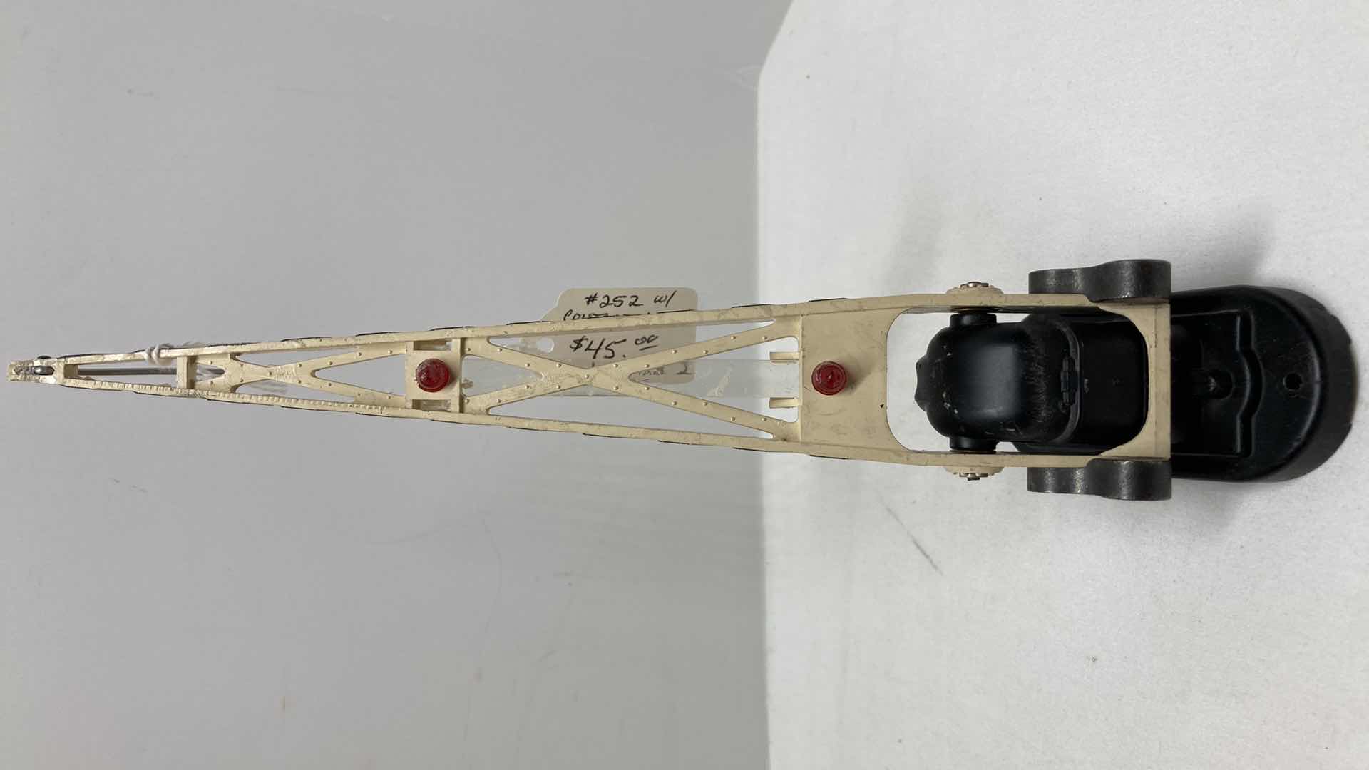 Photo 3 of LIONEL ELECTRIC TRAINS AUTOMATIC CROSSING GATE 252-44