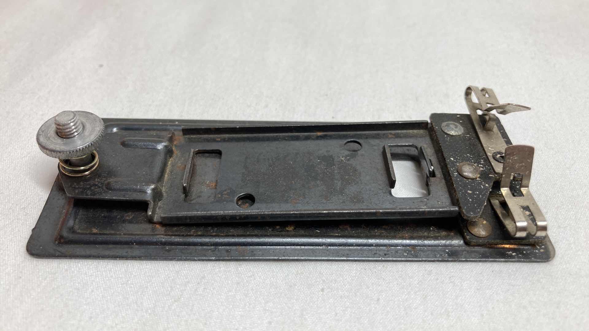 Photo 6 of LIONEL ELECTRIC TRAINS AUTOMATIC CROSSING GATE 252-44