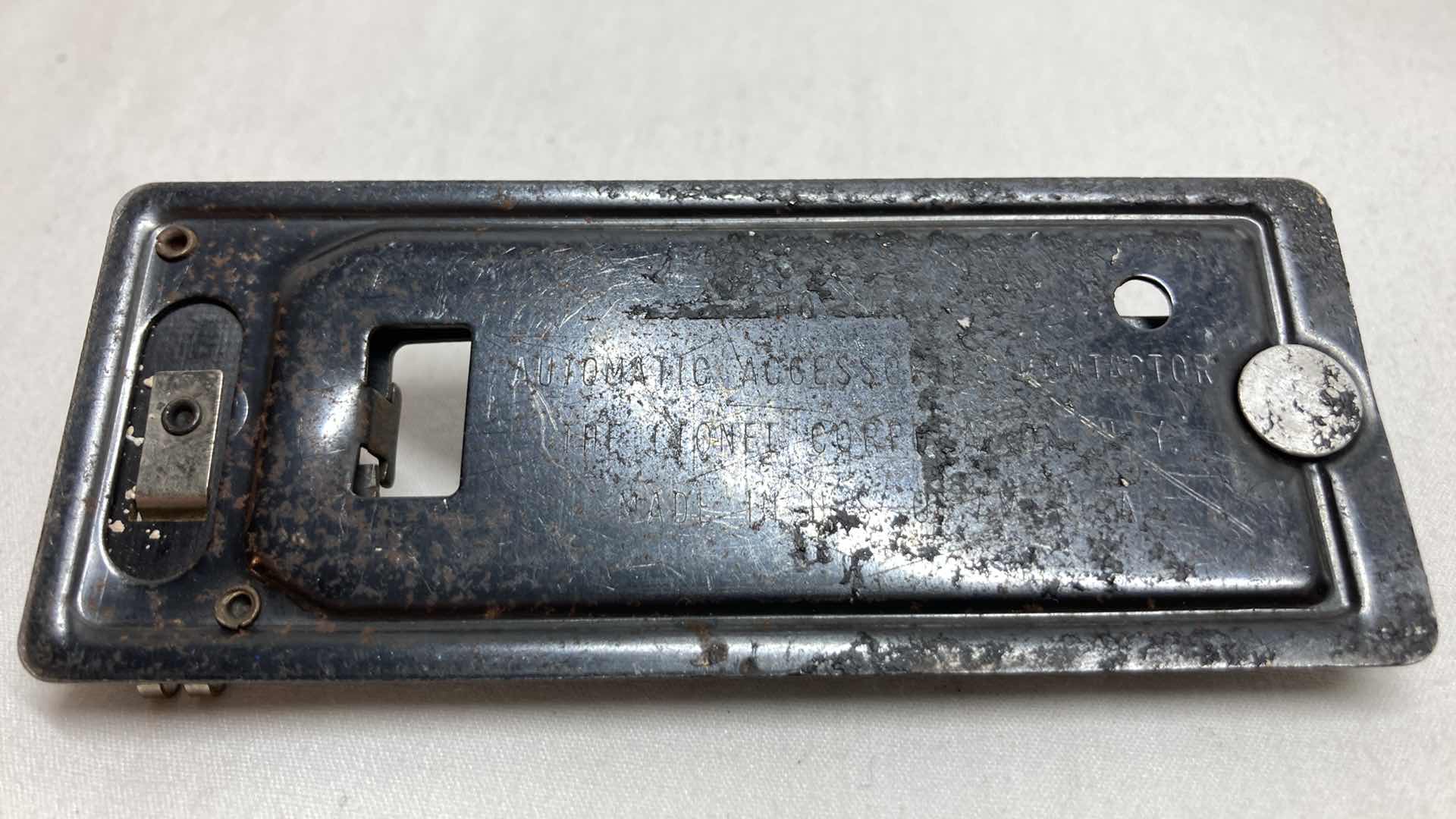 Photo 7 of LIONEL ELECTRIC TRAINS AUTOMATIC CROSSING GATE 252-44