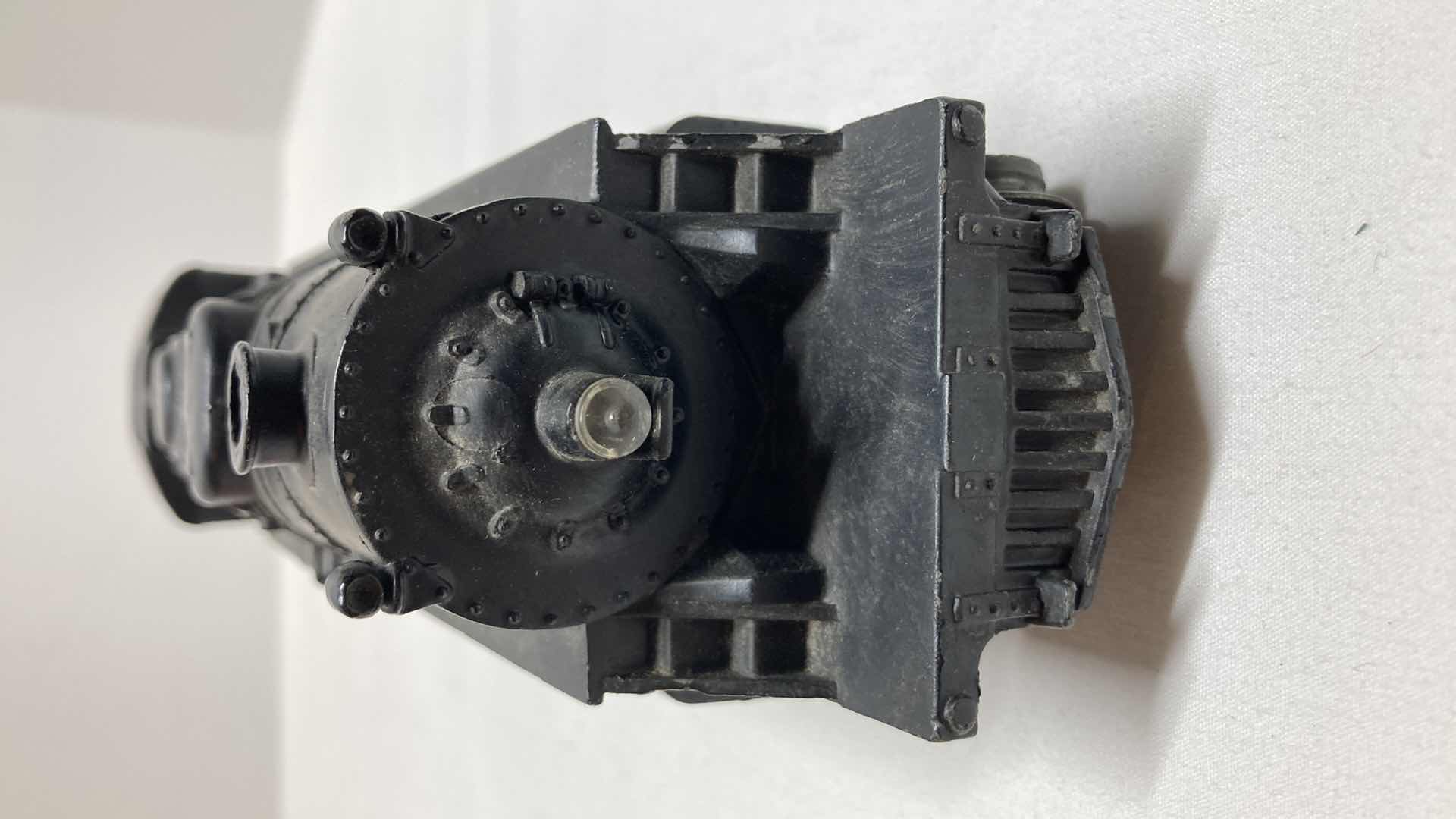 Photo 1 of LIONEL ELECTRIC TRAINS LOCOMOTIVE 2034-10