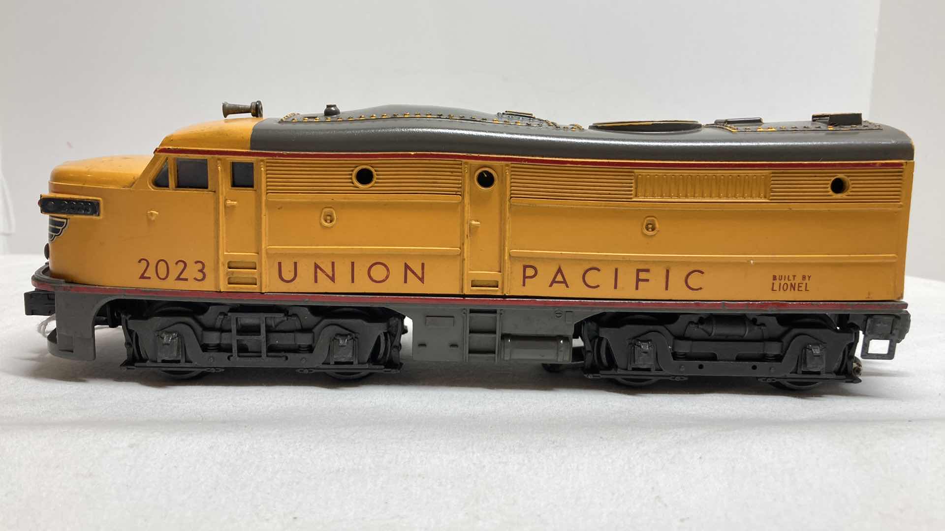 Photo 1 of LIONEL UNION PACIFIC LOCOMOTIVE 2023 YR1950