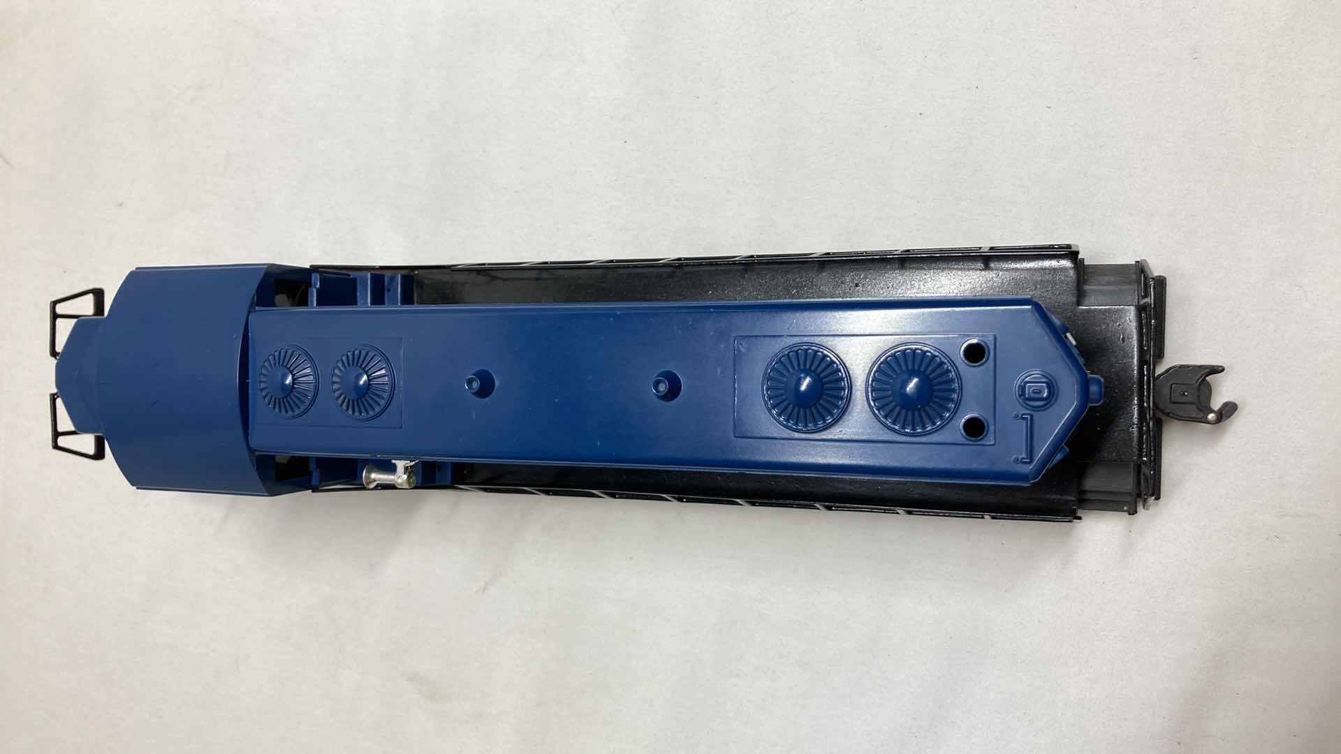 Photo 5 of LIONEL MISSOURI PACIFIC LINES LOCOMOTIVE 8565 YR1975-76