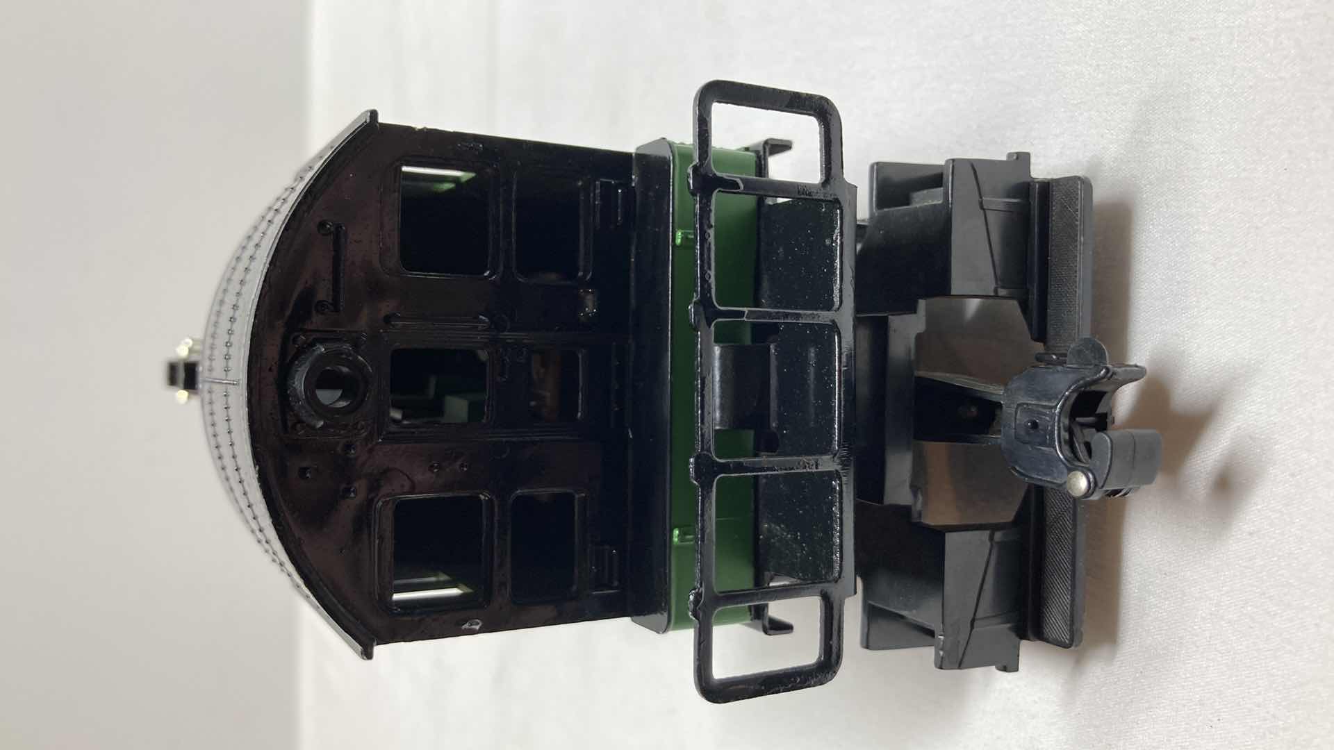 Photo 4 of LIONEL BURLINGTON NORTHERN LOCOMOTIVE 8374 YR1983