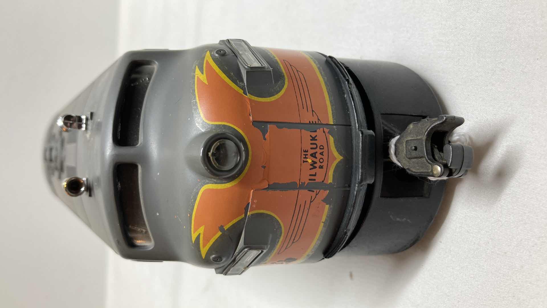 Photo 3 of LIONEL MILWAUKEE ROAD LOCOMOTIVE 8557 & MILWAUKEE ROAD CAR 8575 YR1975