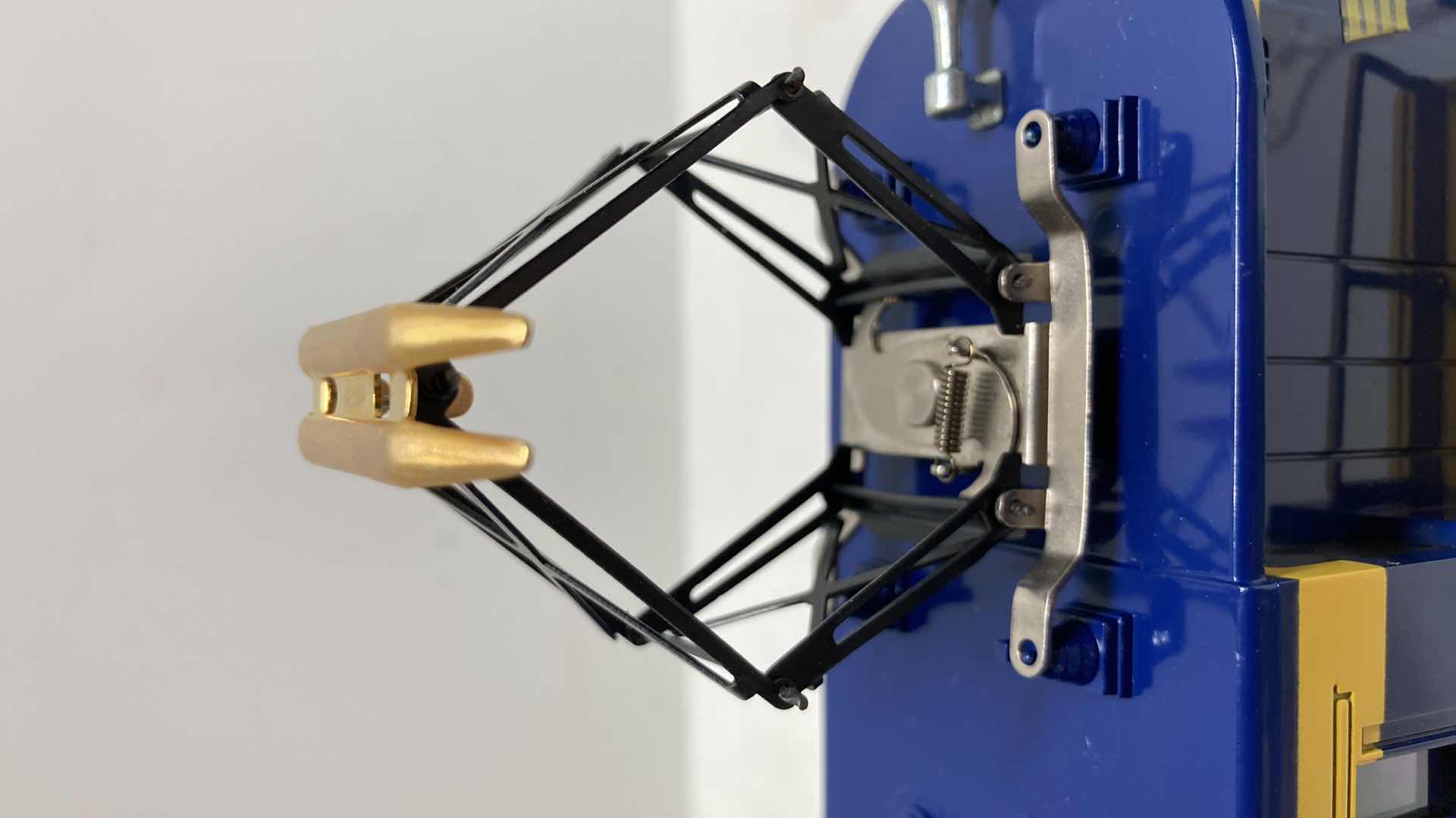 Photo 1 of LIONEL VIRGINIAN RECTIFIER ELECTRIC LOCOMOTIVE 8652 YR1976-77