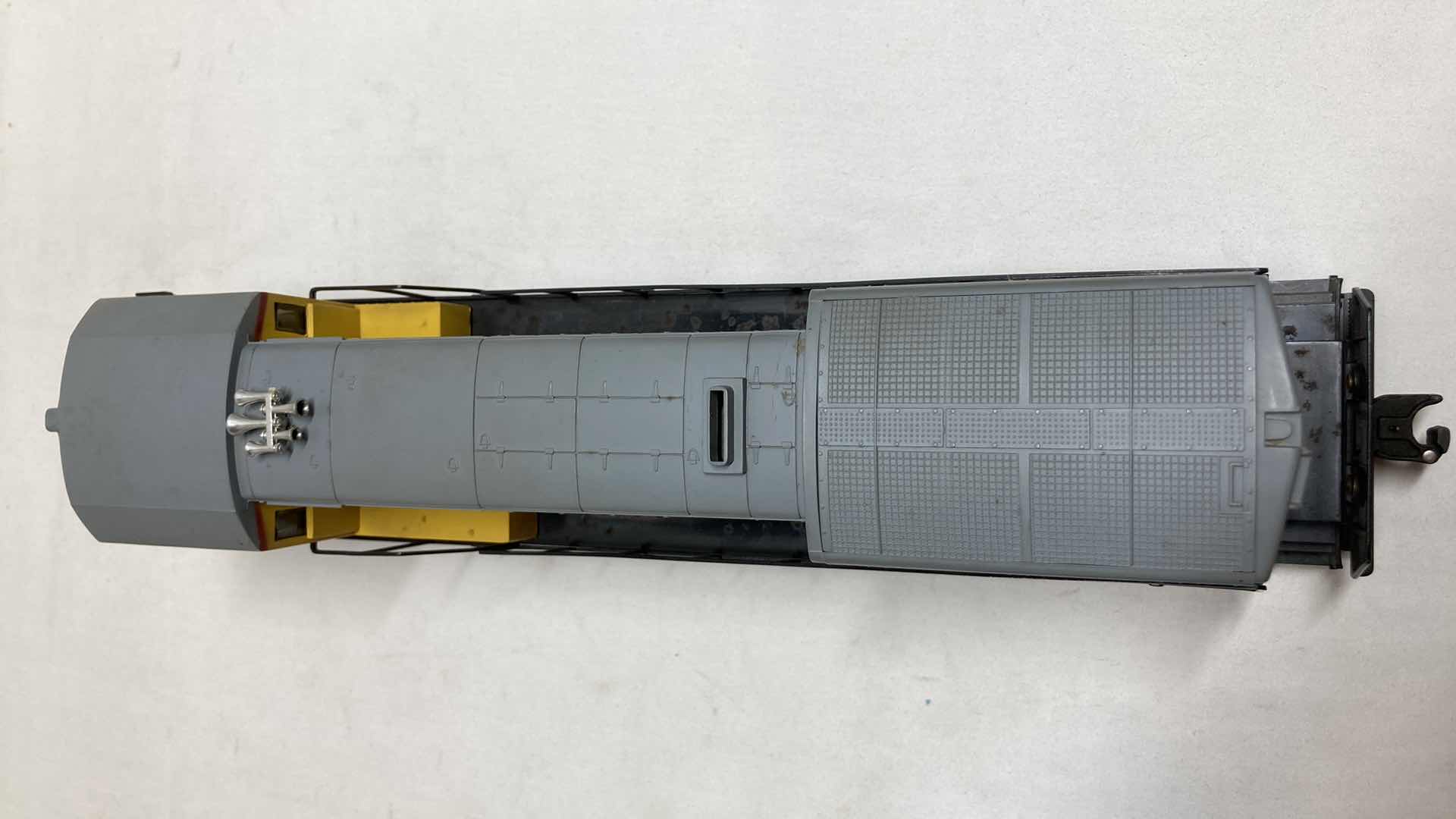 Photo 1 of LIONEL UNION PACIFIC U36B LOCOMOTIVE 8564 YR1975