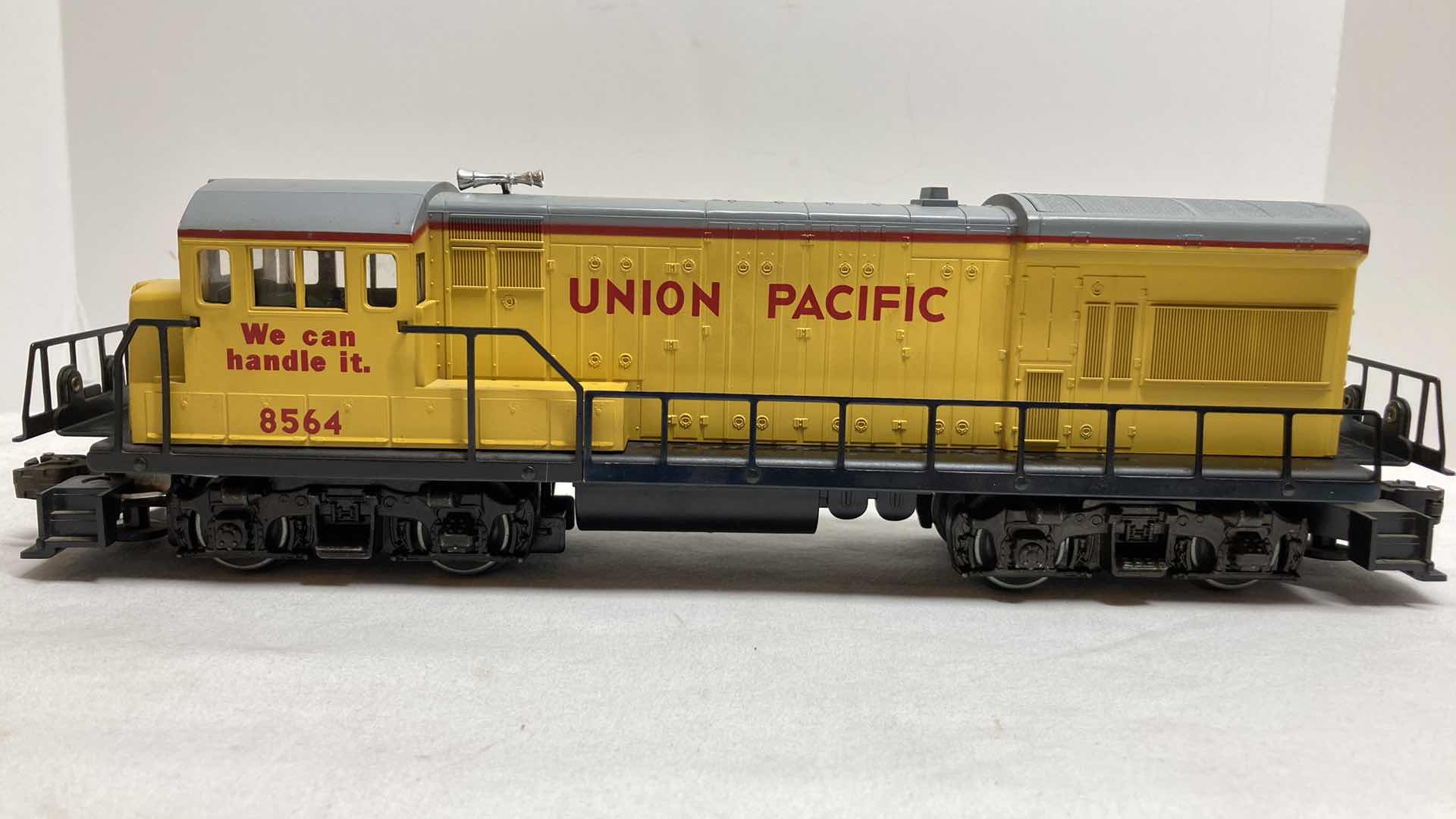 Photo 1 of LIONEL UNION PACIFIC U36B LOCOMOTIVE 8564 YR1975