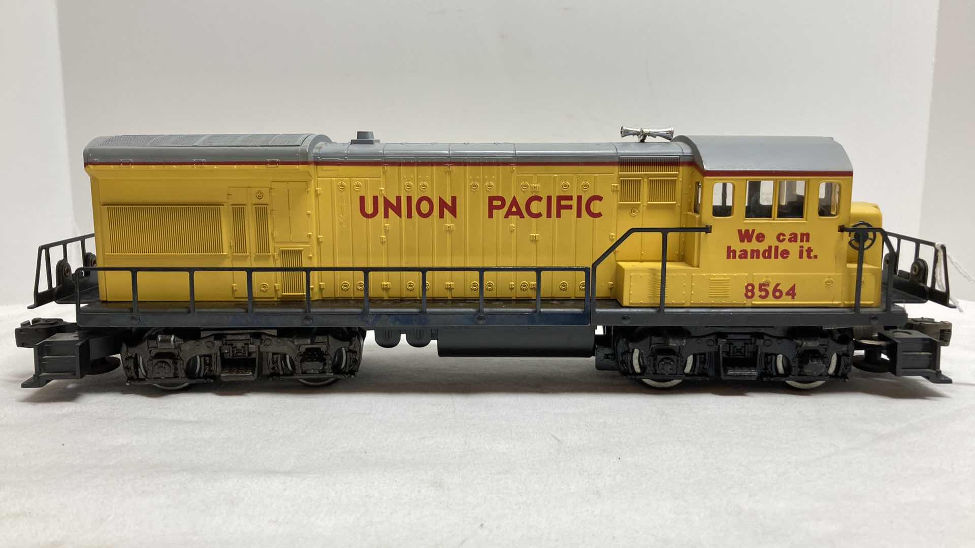Photo 1 of LIONEL UNION PACIFIC U36B LOCOMOTIVE 8564 YR1975