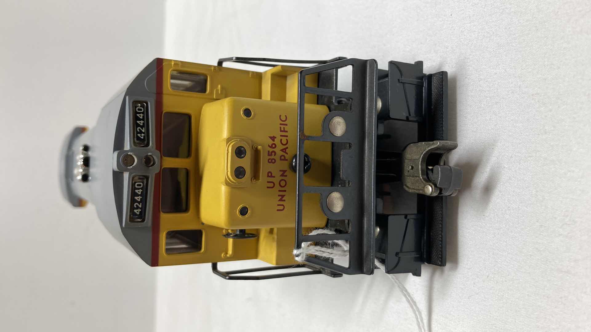 Photo 1 of LIONEL UNION PACIFIC U36B LOCOMOTIVE 8564 YR1975