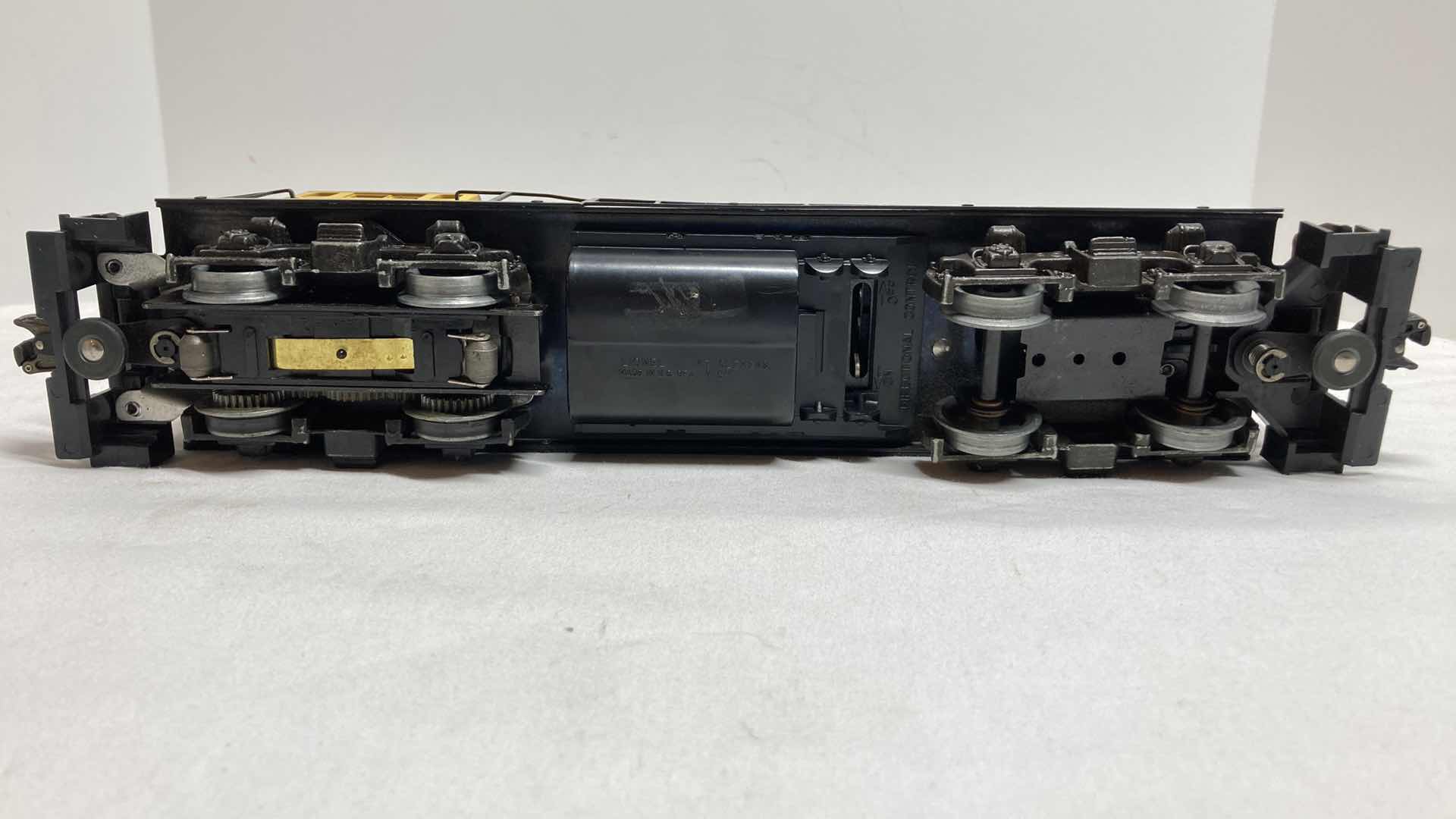 Photo 1 of LIONEL UNION PACIFIC U36B LOCOMOTIVE 8564 YR1975